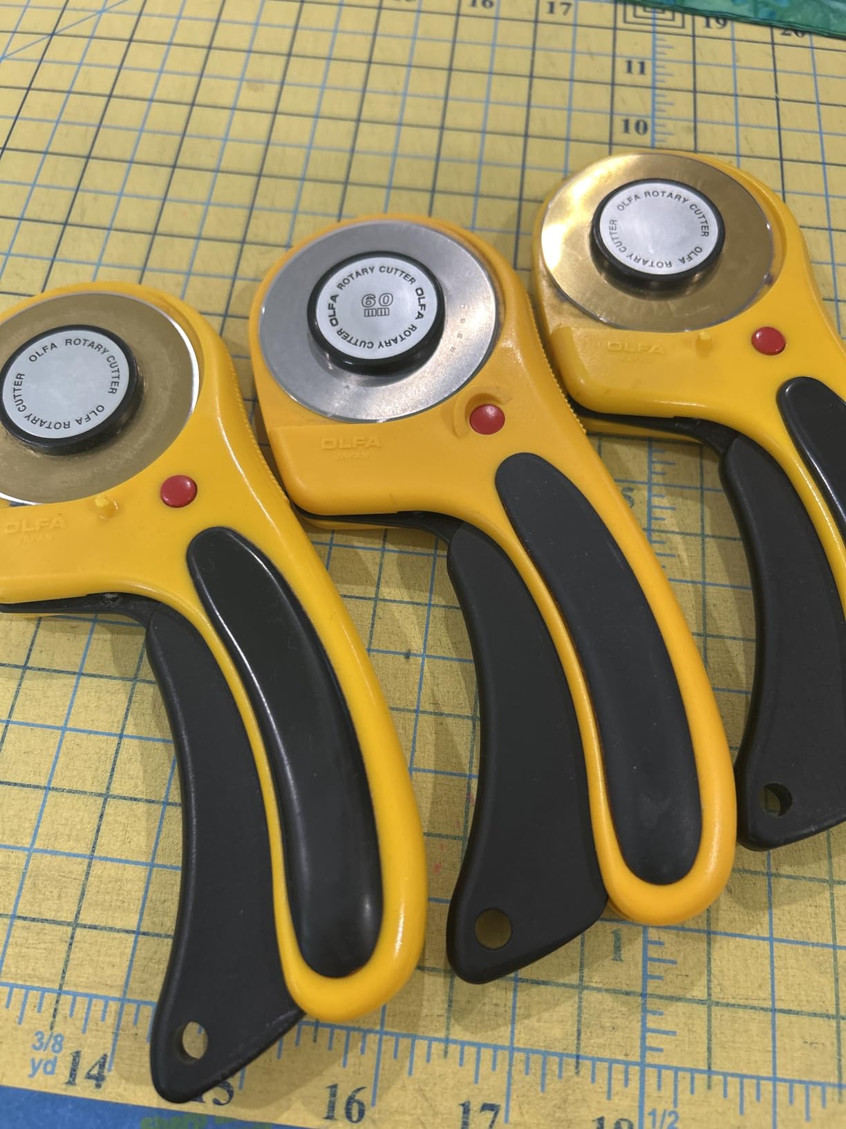 OLFA 60mm Ergonomic Squeeze-Handle Rotary Cutter (RTY-3/DX) - 12-Layer customer photo 1