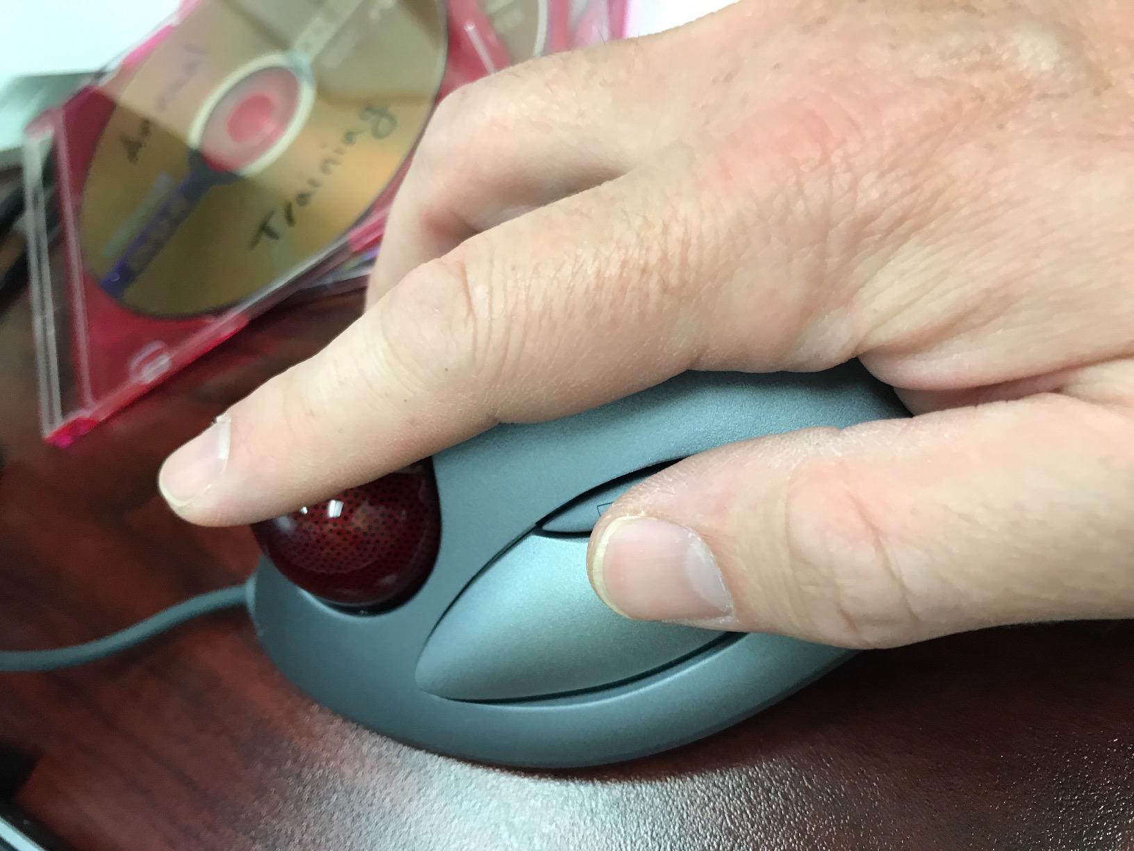 Logitech Trackman Marble Trackball Mouse – Wired USB Ergonomic Mouse for Computers, with 4 Programmable Buttons, Dark Gray customer photo 2