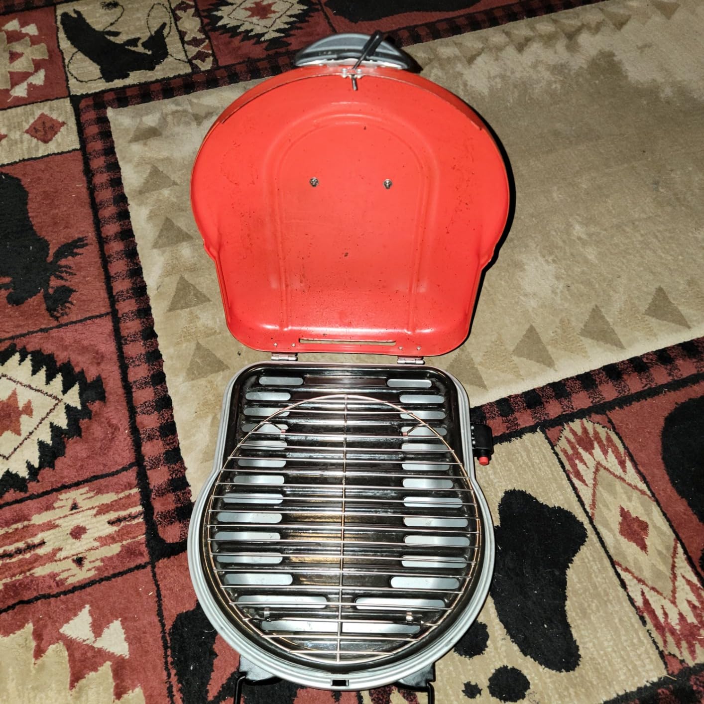 Coleman Fold 'N Go Portable Propane Grill, Lightweight Gas Grill, 6,000-BTU customer photo 1