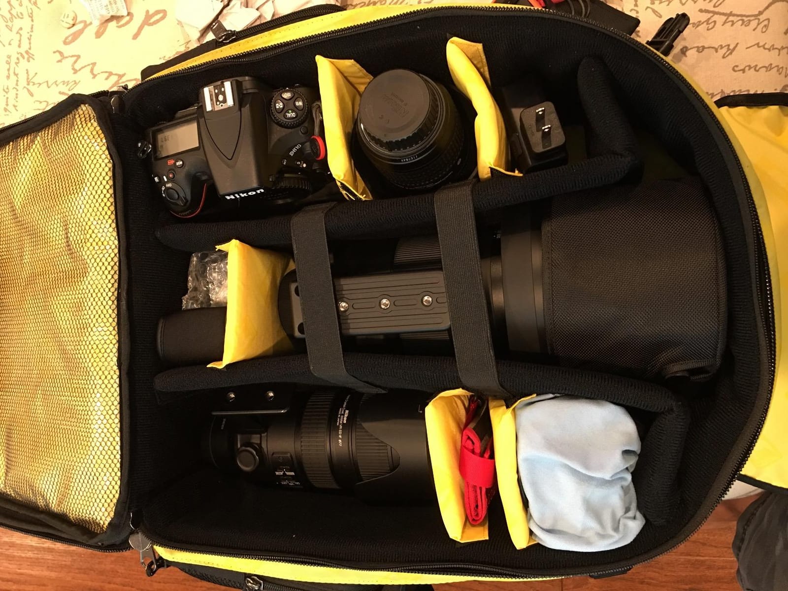ACPRO4000, Backpack with wheels, Laptop compartment, Padded, Rain cover included, Adjustable straps, Camera backpack, Black (ACPRO4000),Large With Rollers customer photo 1