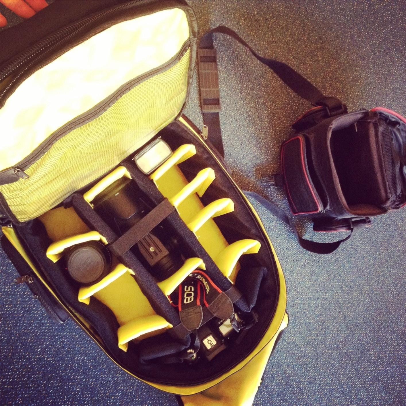 ACPRO4000, Backpack with wheels, Laptop compartment, Padded, Rain cover included, Adjustable straps, Camera backpack, Black (ACPRO4000),Large With Rollers customer photo 2