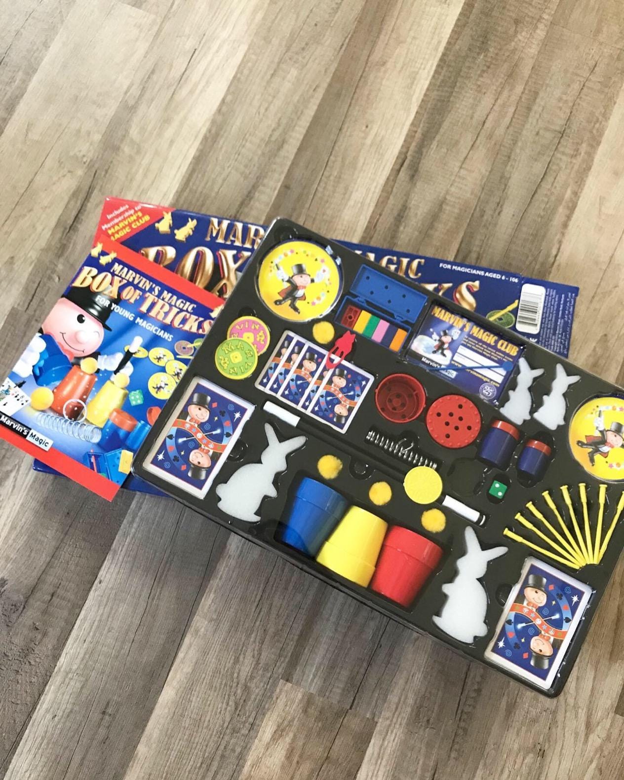 Marvin's Amazing Magic Tricks Deluxe Edition - 225 Tricks, Kids Kit, Age 6+ customer photo 1