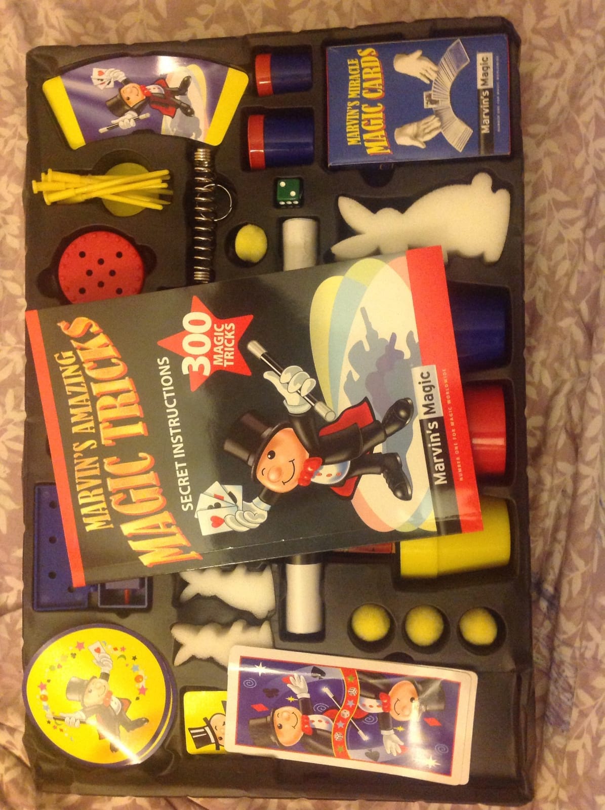 Marvin's Amazing Magic Tricks Deluxe Edition - 225 Tricks, Kids Kit, Age 6+ customer photo 2