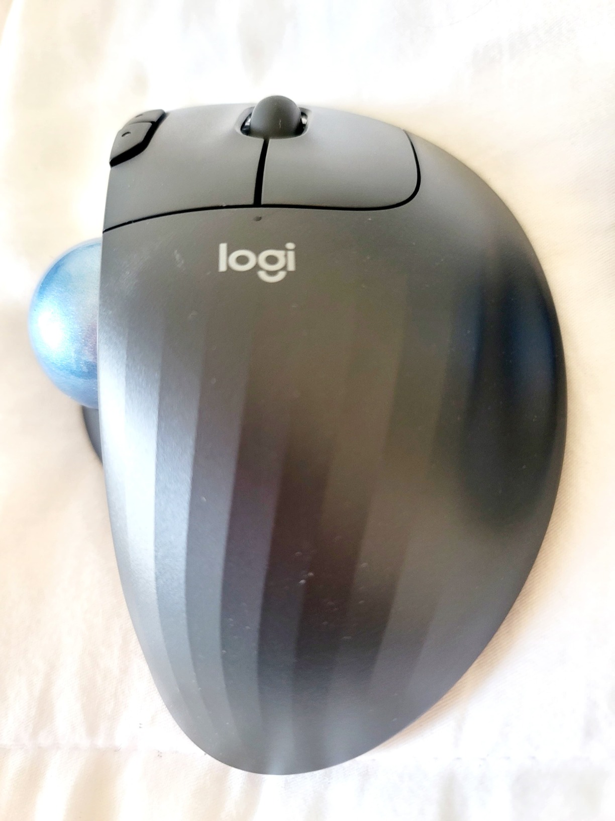 Logitech M570 Wireless Trackball Mouse – Ergonomic Design with Sculpted Right-Hand Shape, Compatible with Apple Mac / Microsoft, USB Unifying Receiver, Dark Gray customer photo 1