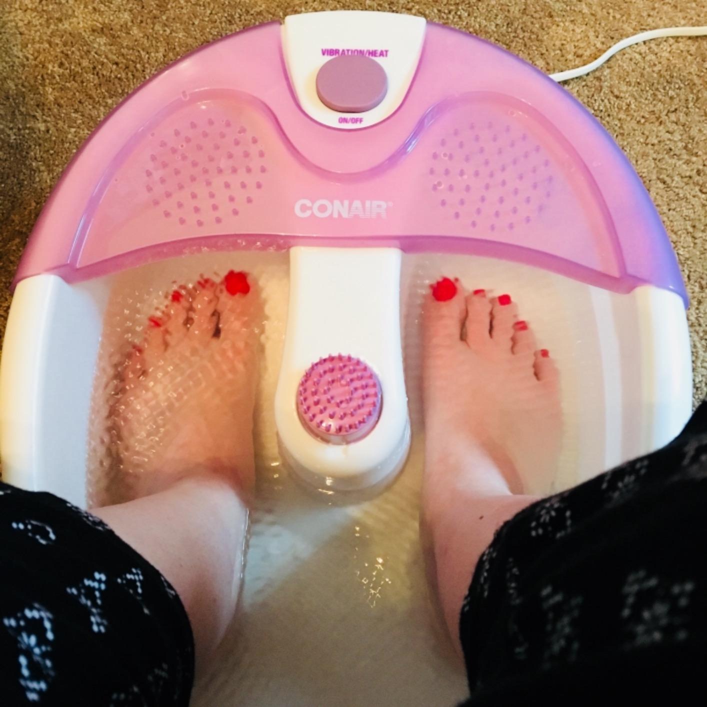 Conair Soothing Pedicure Foot Spa Bath with Soothing Vibration Massage, Deep Basin Relaxing Foot Massager with Jets, Pink/White customer photo 2