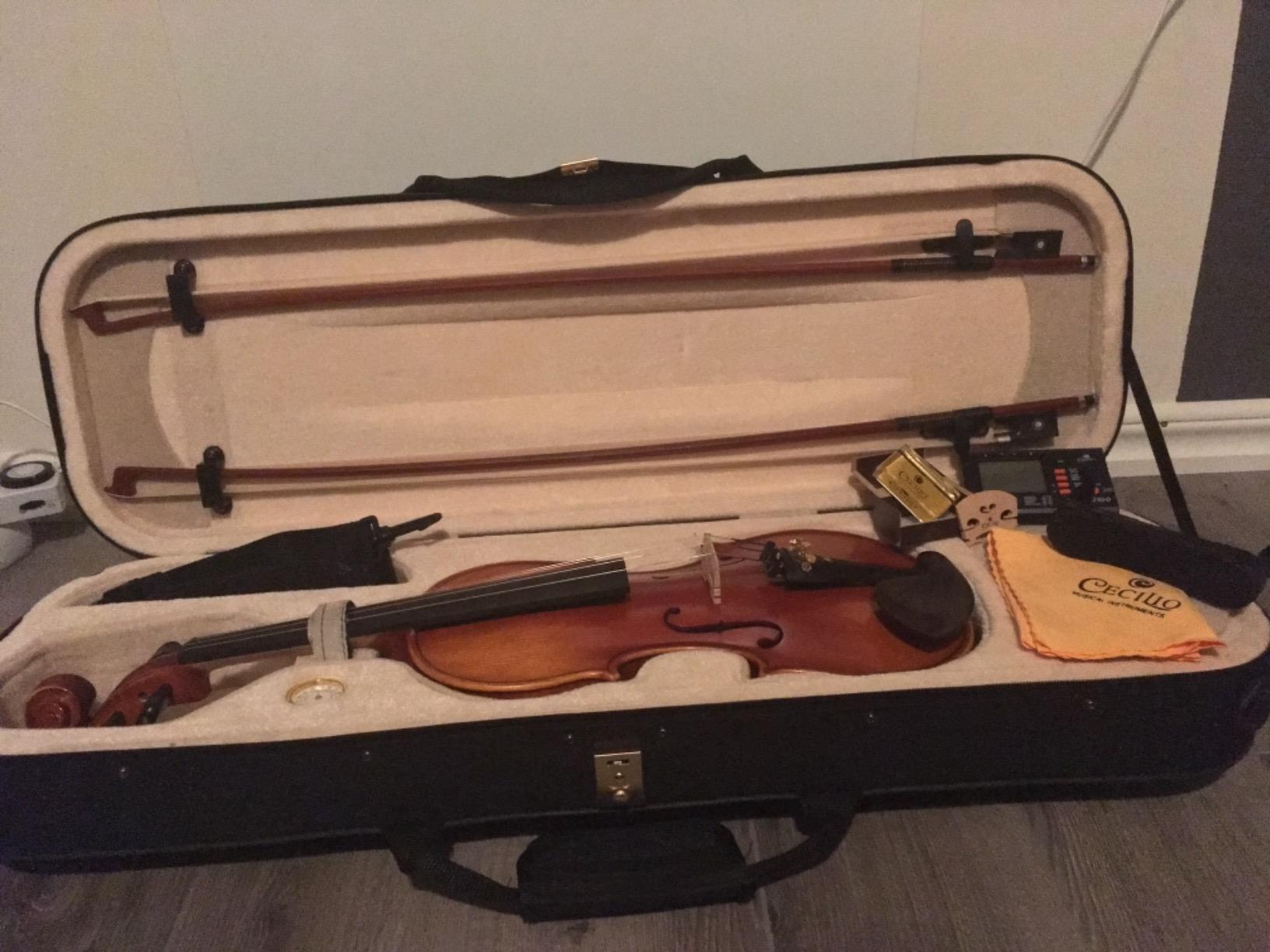 Cecilio Violin 4/4 Full Size Kit Hand Oil Rub Highly Flamed 1-Piece Back Solidwood Violin with Premium Strings, Size 4/4 (Full Size) customer photo 1
