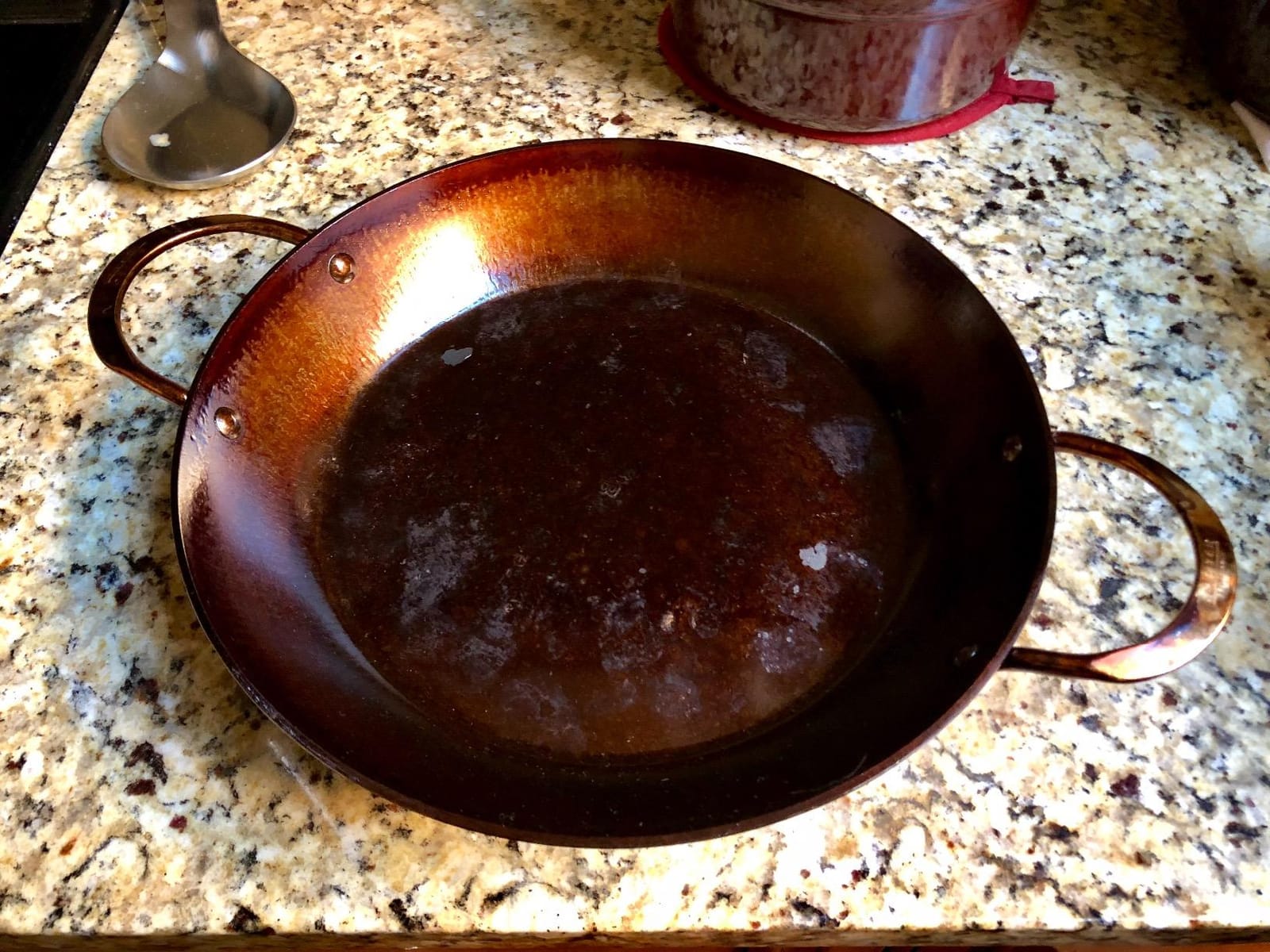 de Buyer MINERAL B Carbon Steel Paella Pan - 12.5” Diameter, 9.25” Cooking Surface - Multipurpose Pan for Stovetop & Oven - Naturally Non-Stick Finish - Made in France customer photo 2
