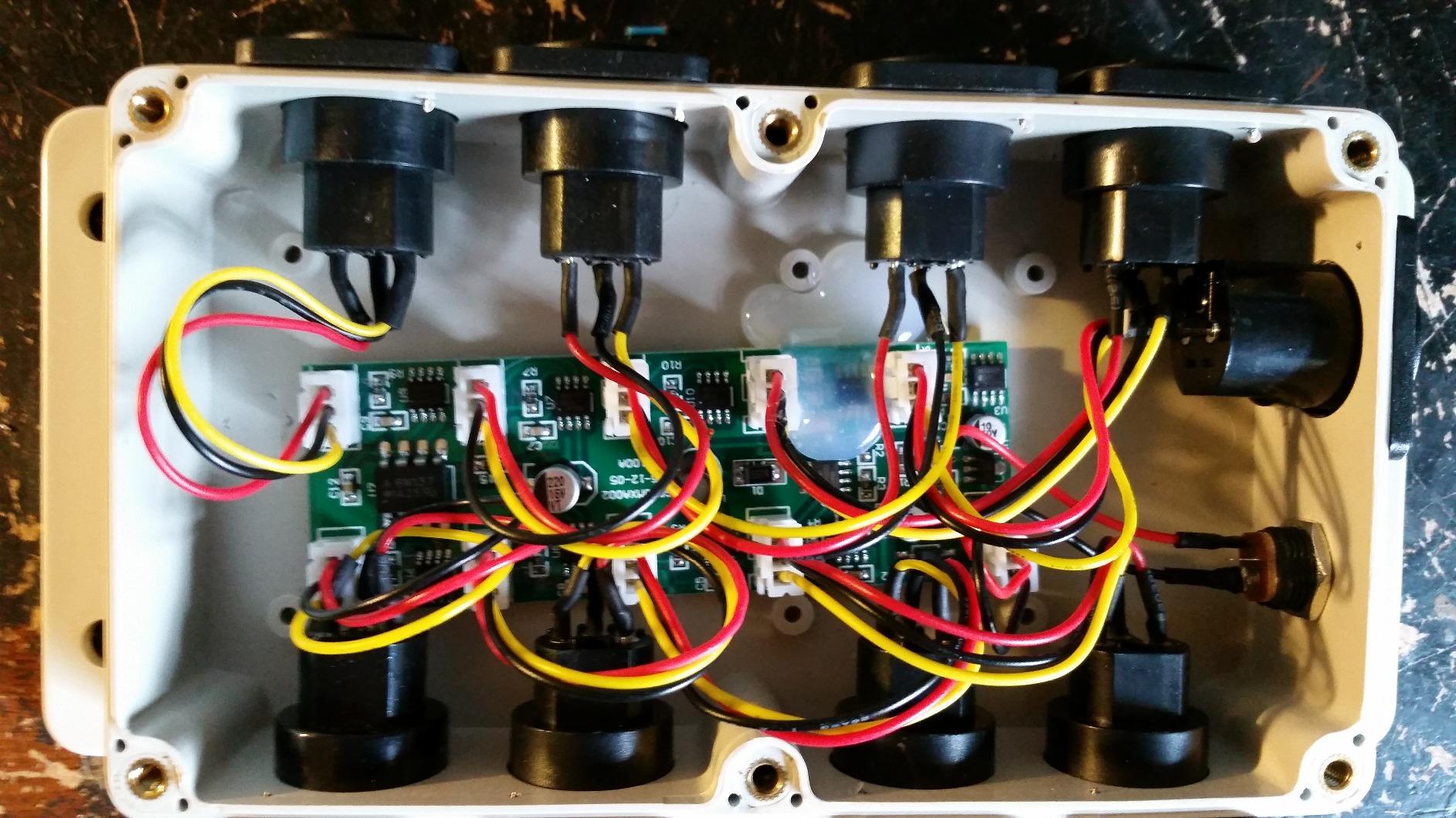 RioRand DMX Splitter Amplifier,8 Channel 3Pin 1 Input 8 Output Opto Isolated DMX512 Signal Distributor for Stage Lights,Moving Heads & DMX Controllers customer photo 1