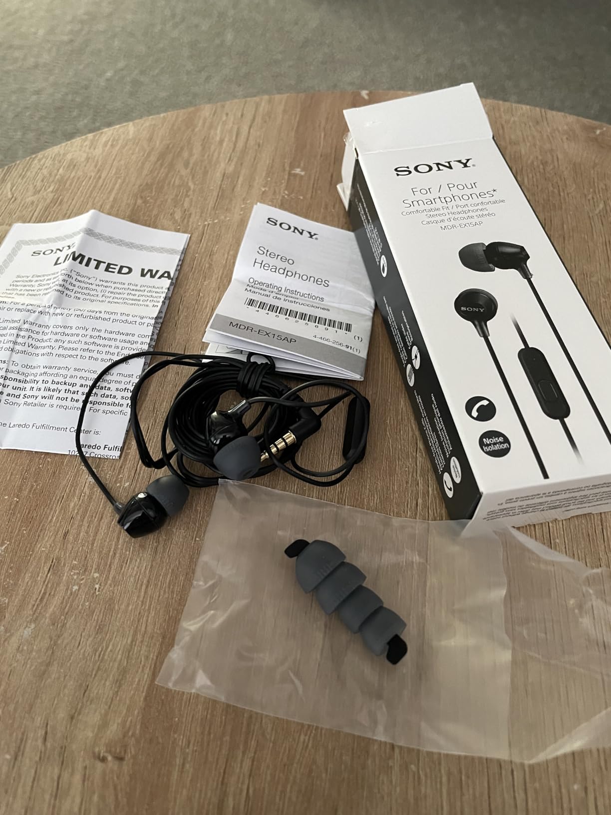 Sony MDREX15AP in-Ear Earbud Headphones with Mic, White customer photo 1