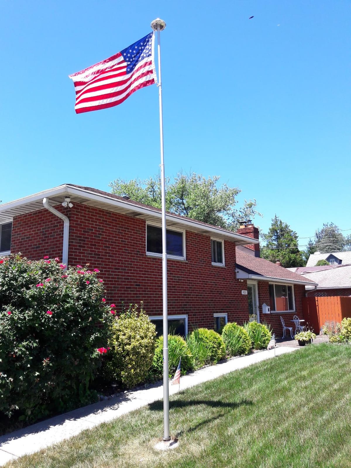 20’ Superior 1 Telescoping Flag Pole with Swivel System, Hardware & Accessories - 2.75” Diameter, 7000-T8 Aluminum Construction, 15 Year Warranty - Made in The USA (Silver) customer photo 1