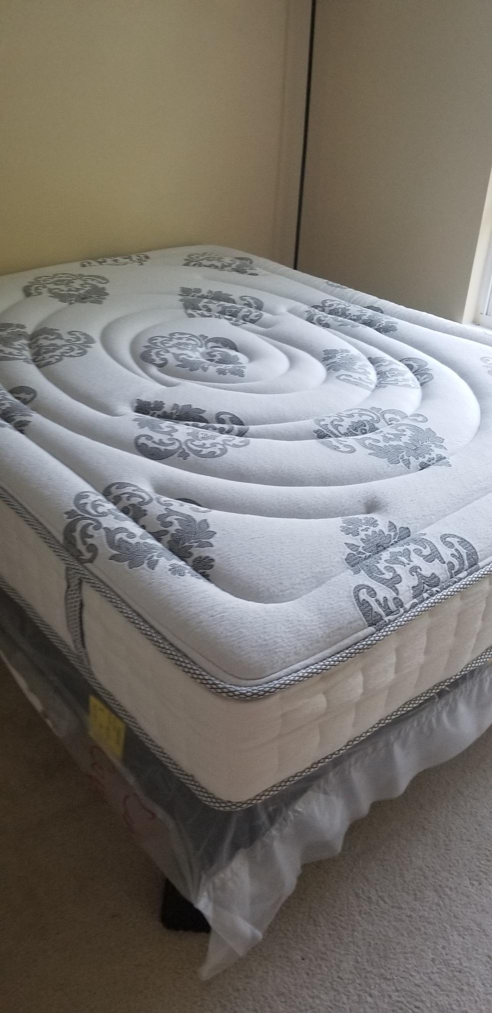 Classic Brands Decker Cool Gel Memory Foam and Innerspring Hybrid 10-Inch Mattress, Mattress in a Box, Queen customer photo 2