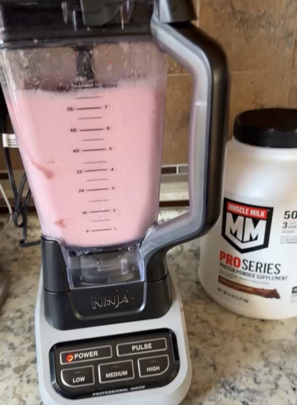 Ninja Professional Blender, 1000W, Total Crushing Tech, 72oz Pitcher, BL610 customer photo 2