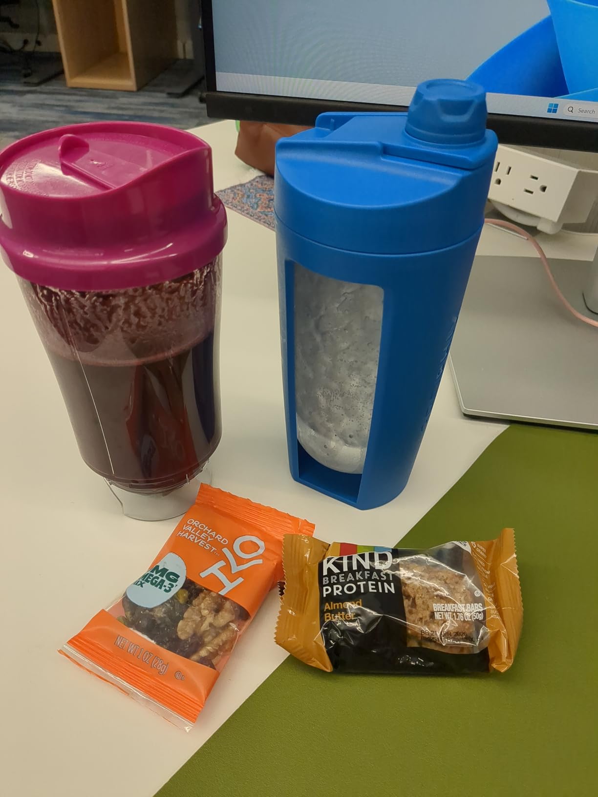 Hamilton Beach Portable Blender for Smoothies With 14 oz. Travel Jar, Raspberry customer photo 2