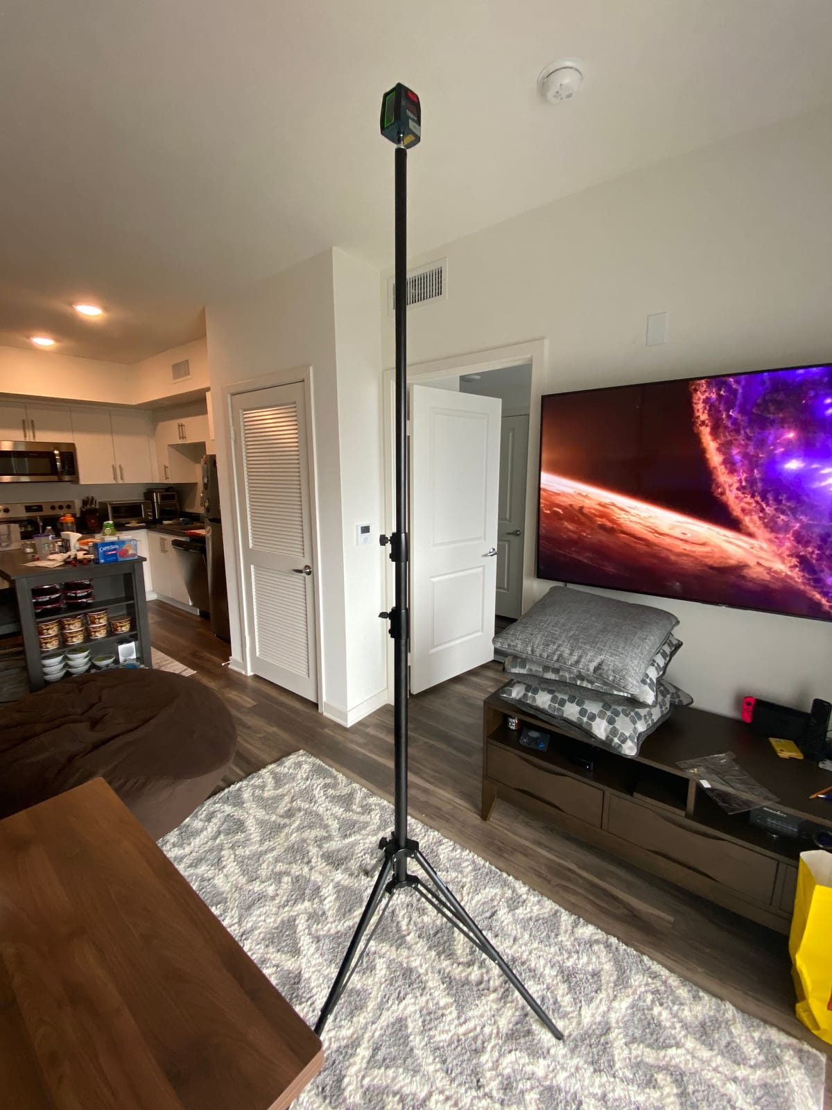 NEEWER Pro 9ft/260cm Spring Loaded Heavy Duty Light Stand | With 1/4