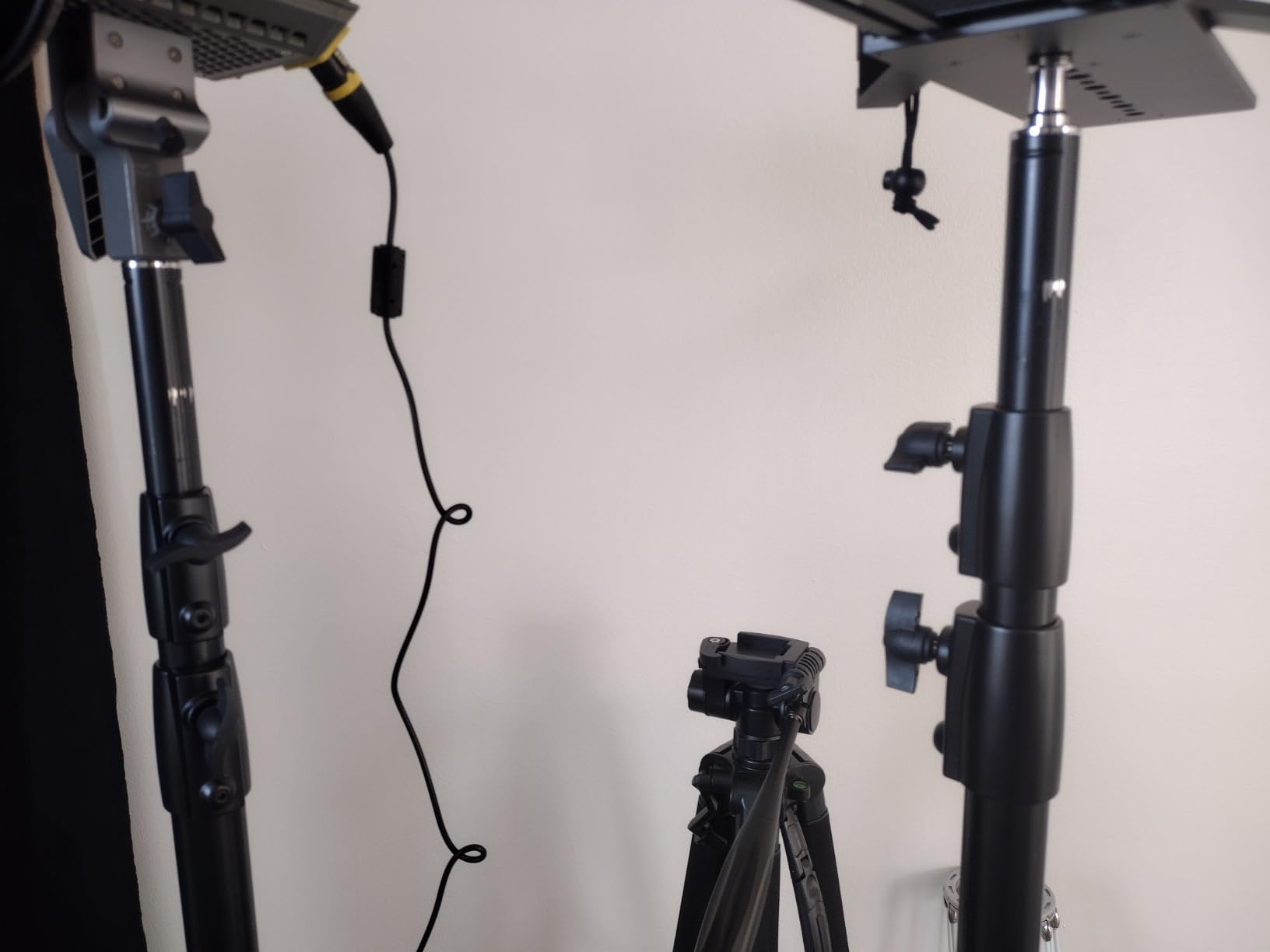 NEEWER Pro 9ft/260cm Spring Loaded Heavy Duty Light Stand | With 1/4