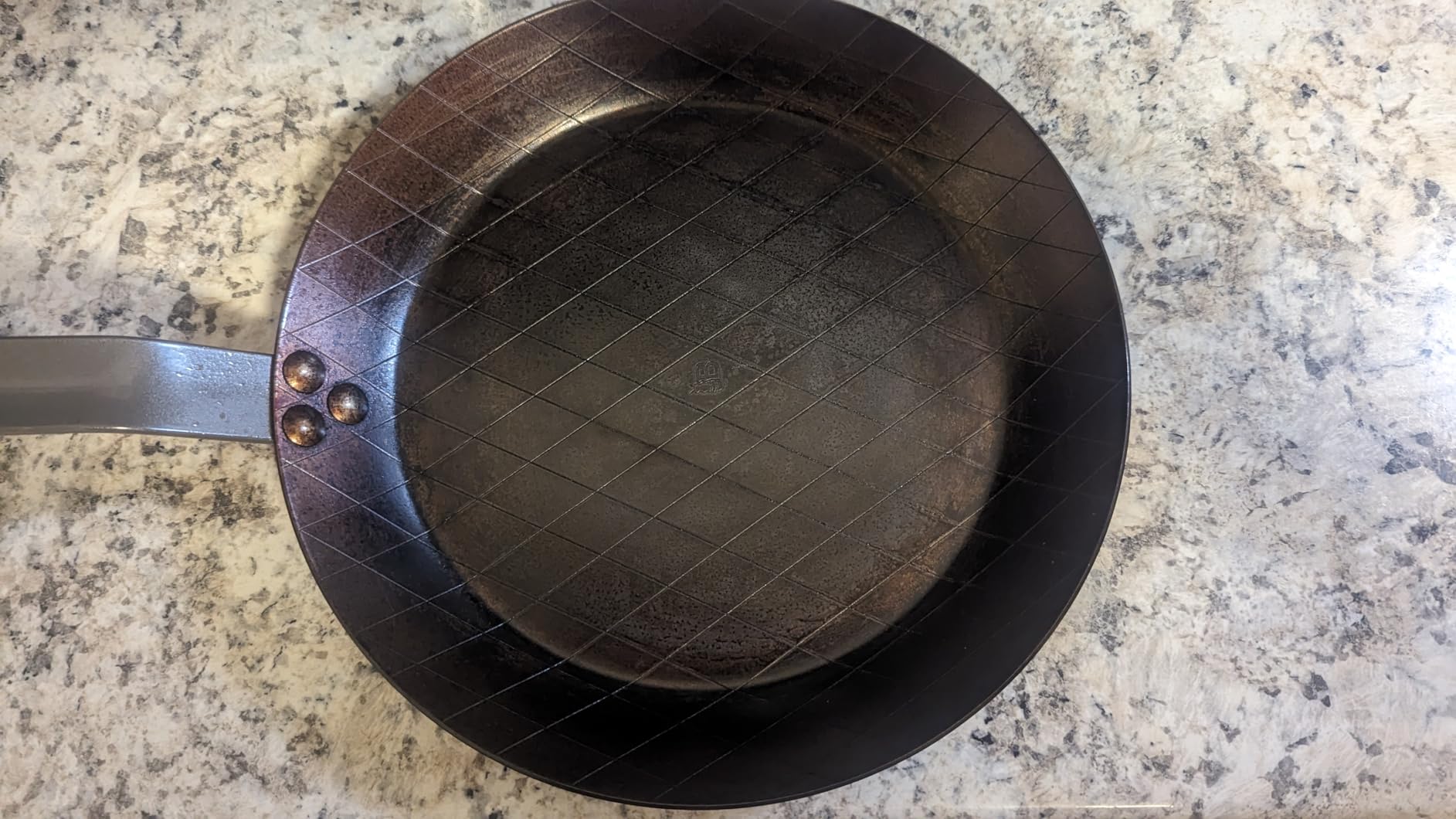 de Buyer MINERAL B Carbon Steel Steak Pan - 11” Diameter, 8.4” Cooking Surface - Ideal for Searing & Browning Meat - Naturally Non-Stick Finish - Made in France customer photo 2