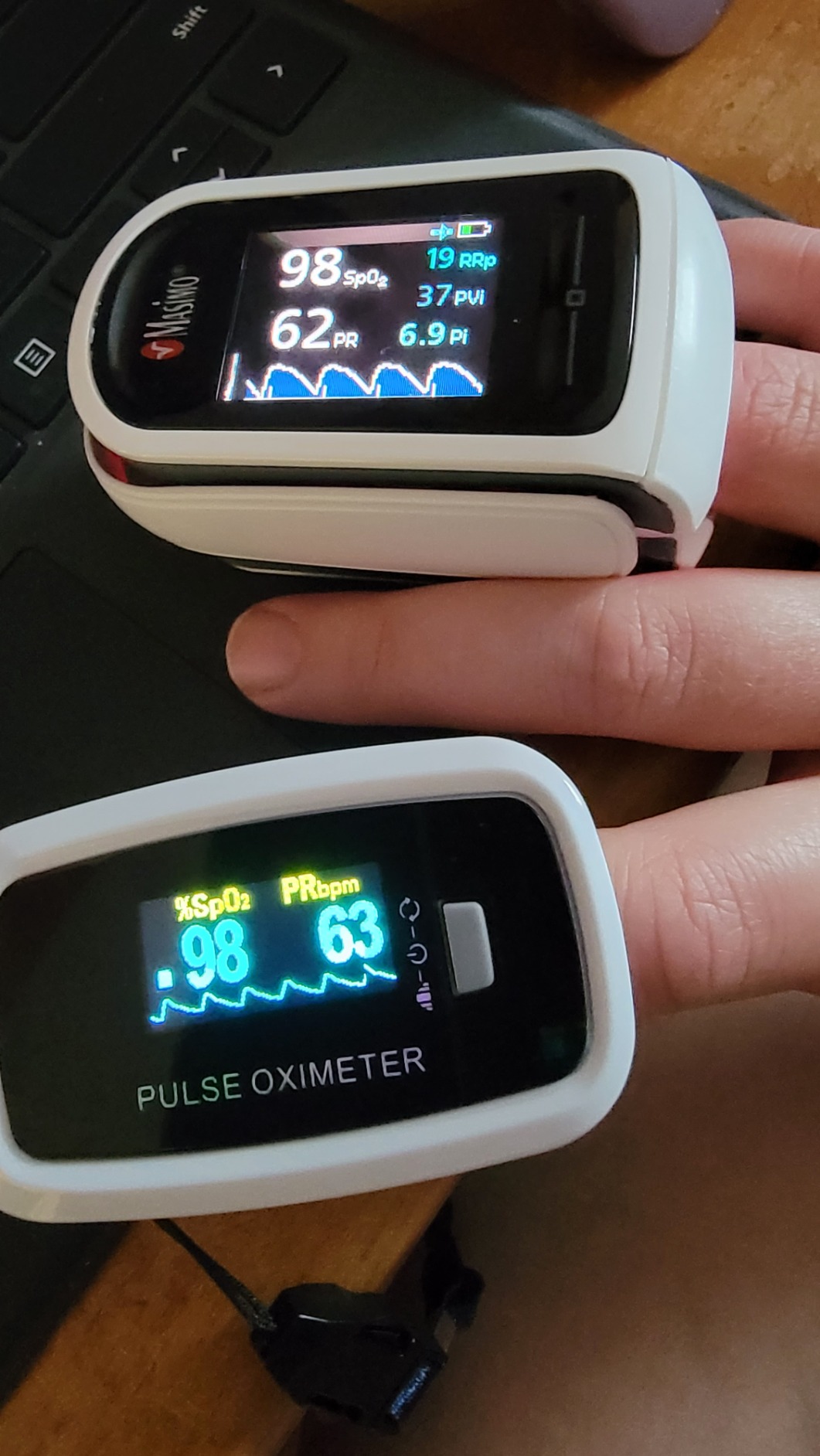 AccuMed CMS-50D1 Fingertip Pulse Oximeter Blood Oxygen Sensor SpO2 for Sports and Aviation. Portable and Lightweight with LED Display, 2 AAA Batteries, Lanyard and Travel Case (White) customer photo 2