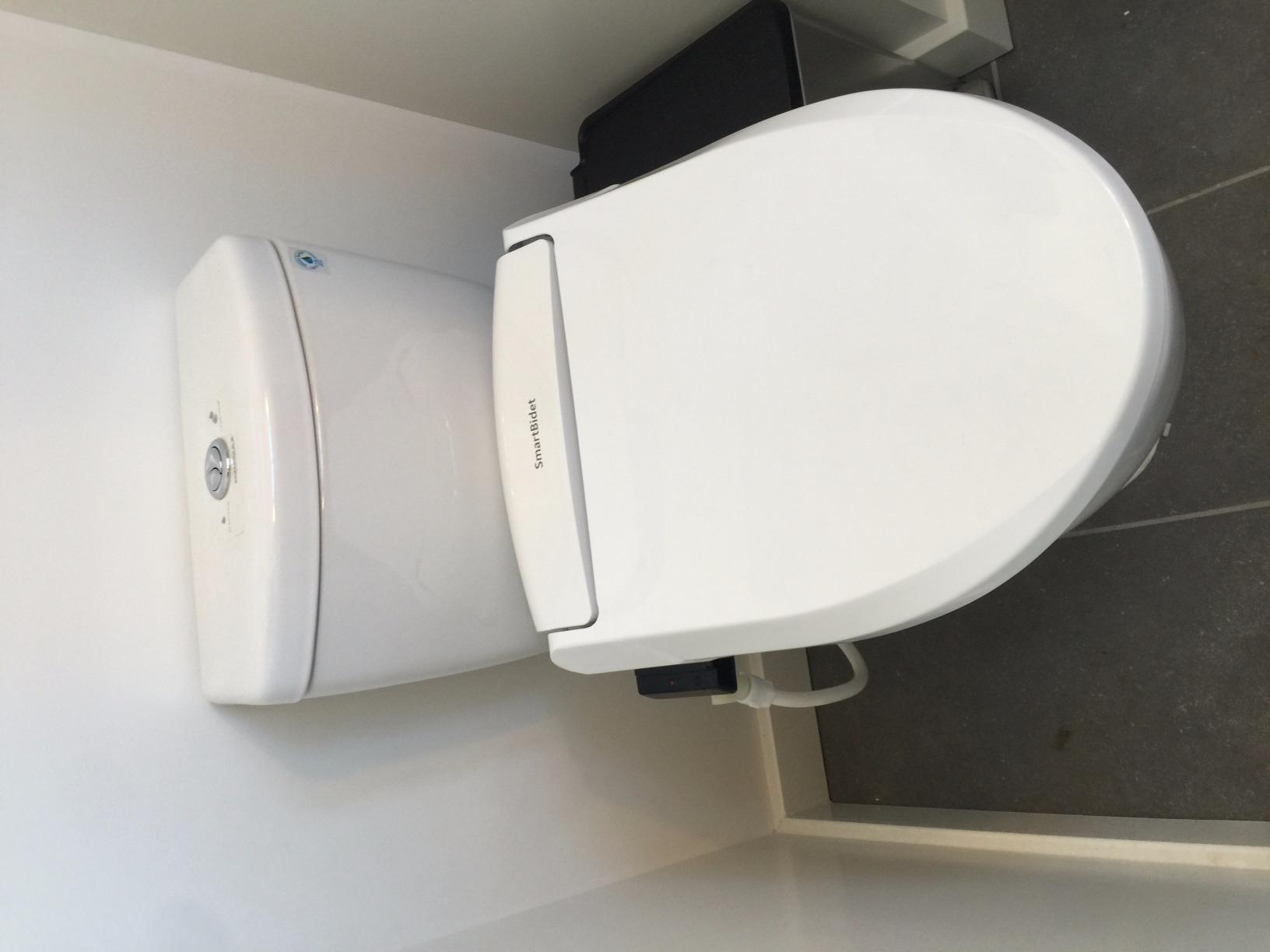 SmartBidet® SB-1000 Smart Bidet Electric Bidet Toilet Seat with Heated Seat, Warm Water, Air Dryer – Remote Control, Elongated customer photo 2