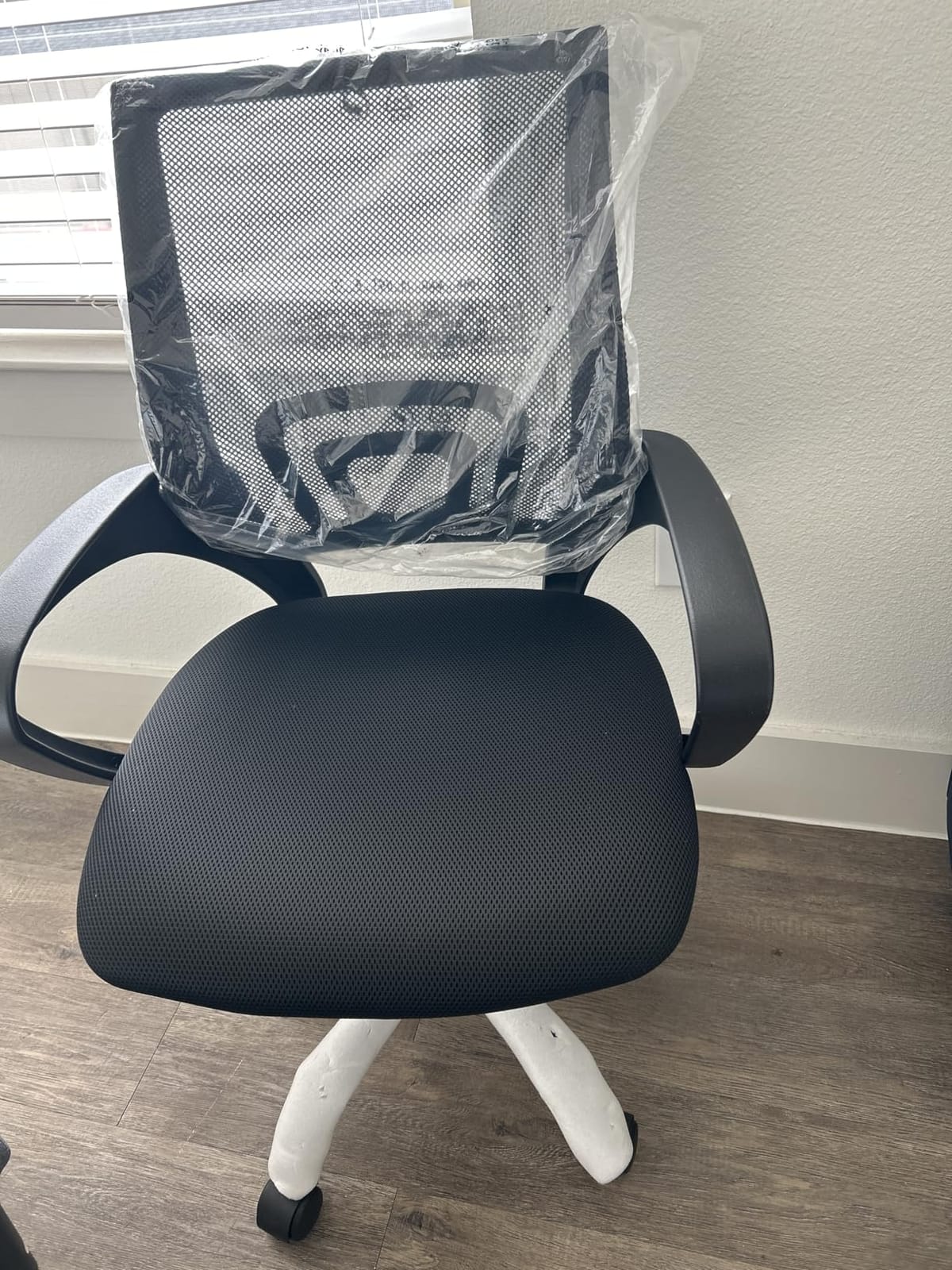 BestOffice | Ergonomic Office Chair | Black | Pack of 1 | Mesh Desk Chair | with Lumbar Support & Adjustable Height | Breathable Mid-Back Design & High Density Sponge | For Home, Office customer photo 1