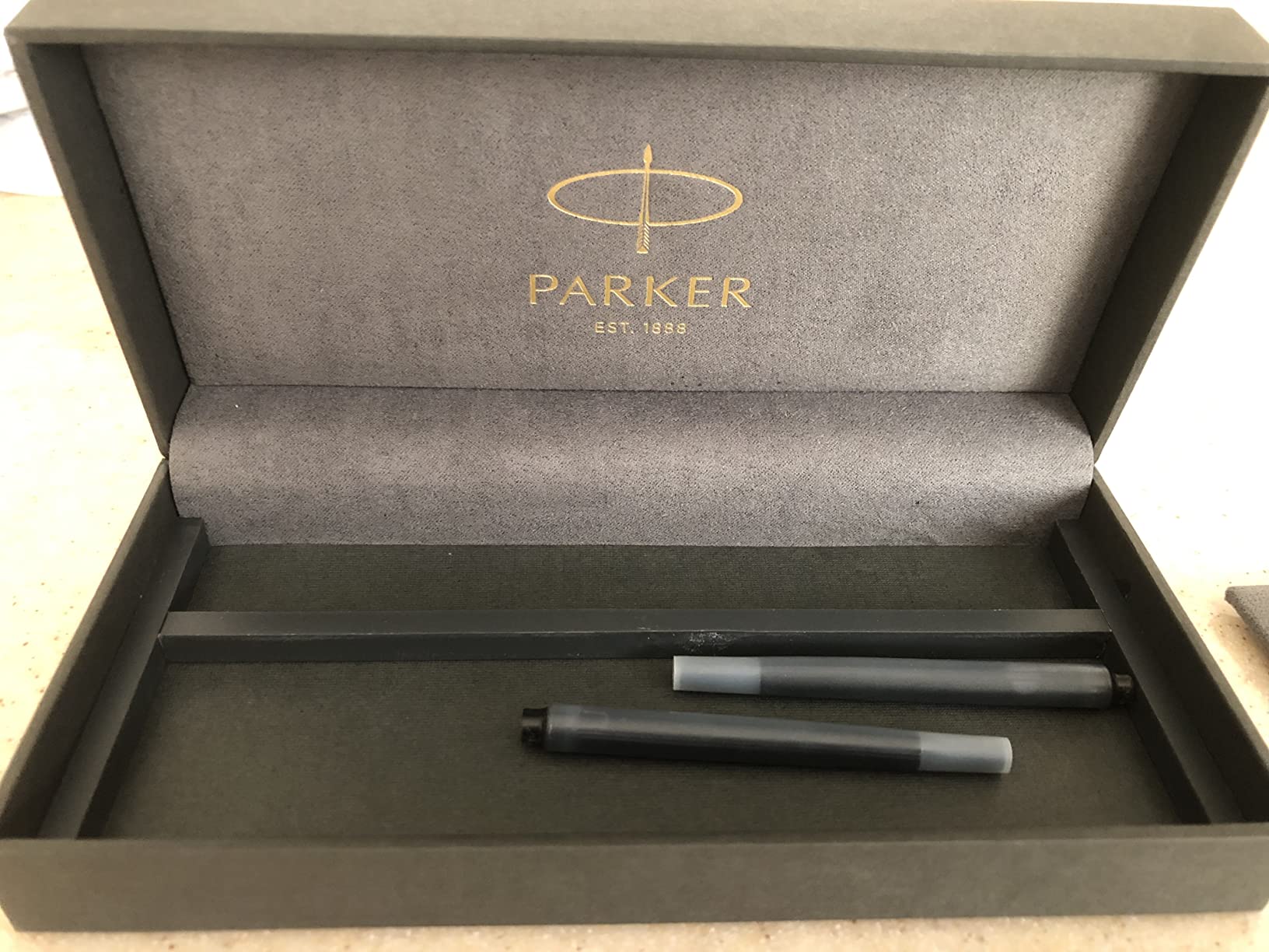 Parker Sonnet Fountain Pen Black Lacquer with Gold Trim Medium Nib (1931495) customer photo 2