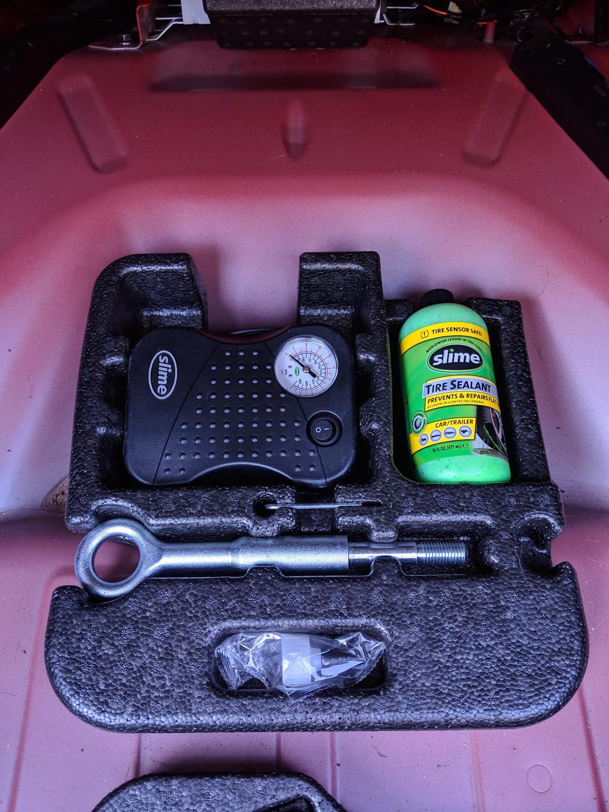 Slime 50107 Flat Tire Puncture Repair, Smart Spair, Emergency Kit For Car Tires, Includes Sealant And Tire Inflator Pump, Suitable for Cars and Other Highway Vehicles, 15 Min Fix customer photo 1