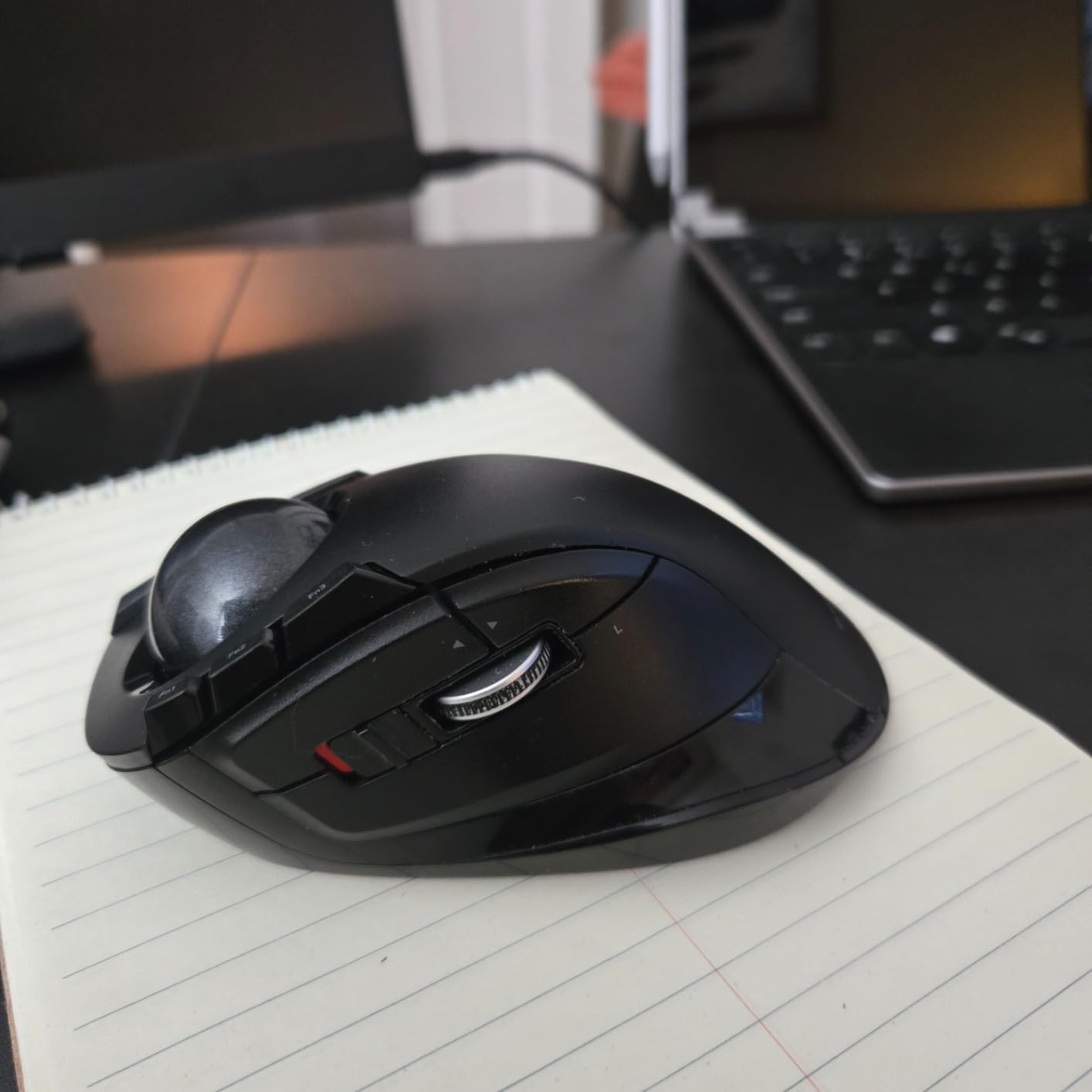 ELECOM Deft Trackball Mouse Wireless, Ergonomic M-DT2DRBK customer photo 1