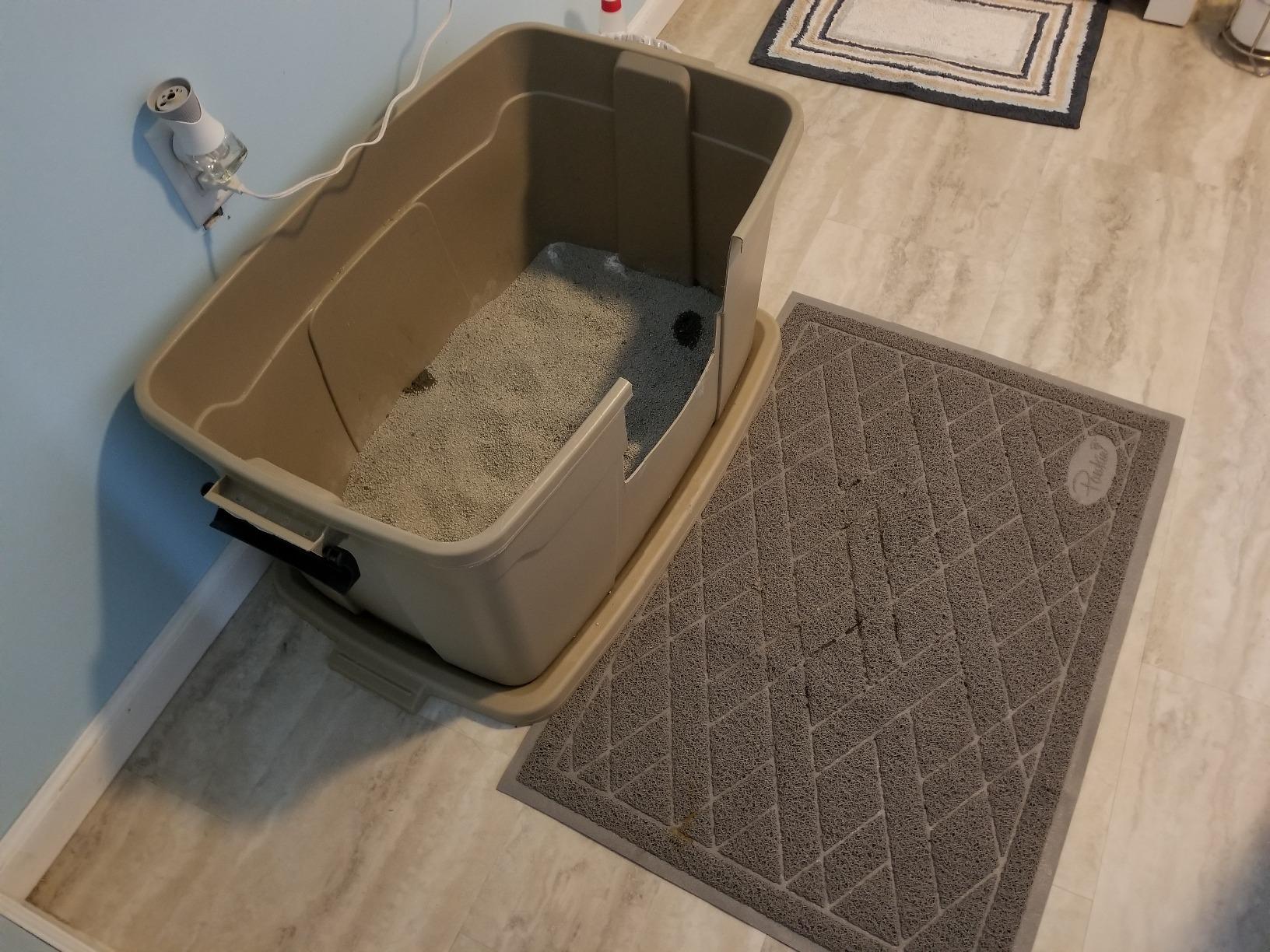Pawkin Cat Litter Mat, Patented Design with Litter Lock Mesh, Extra Large, Durable, Easy to Clean, Soft, Fits Under Litter Box, Litter Free Floors, Gray customer photo 2