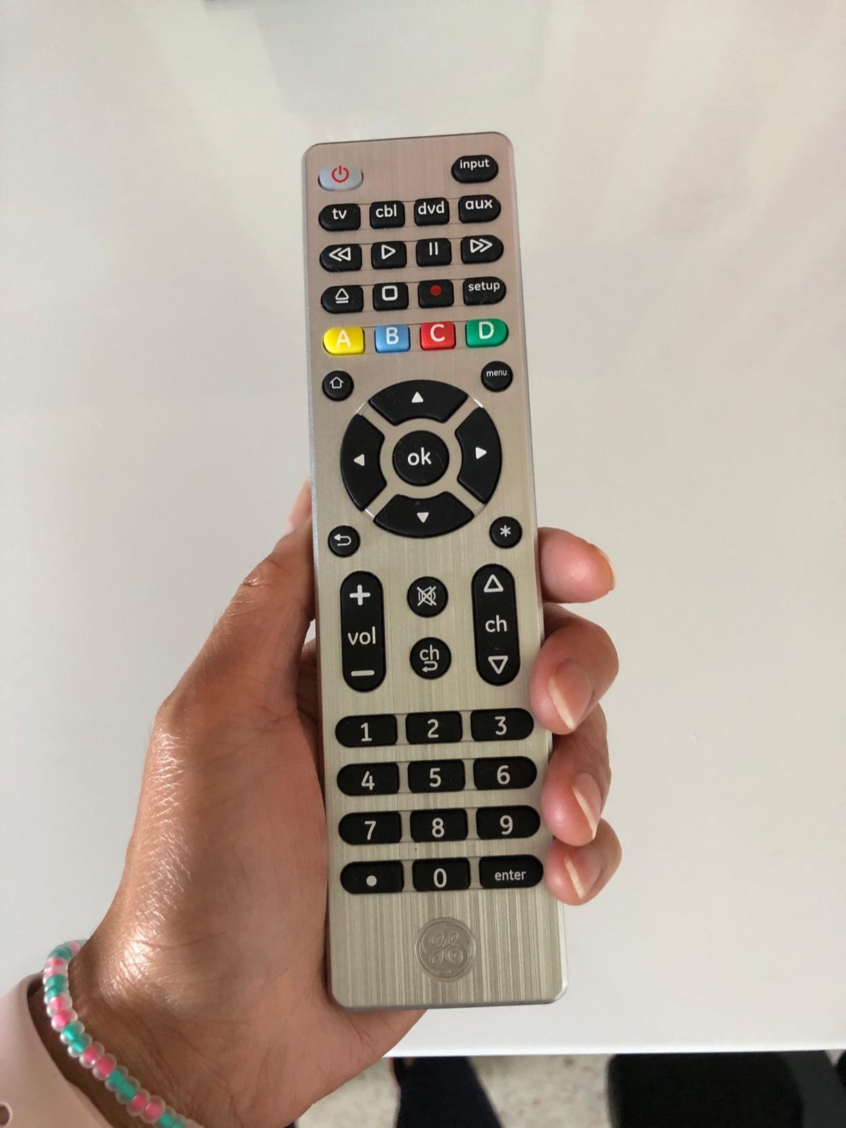 GE Universal Remote Control for Samsung LG RokuTV Vizio Sony Philips Sharp | RCA Sanyo Element Smart TVs Soundbars Streaming Players Blu-Ray and More, 4-Device 33709 customer photo 2