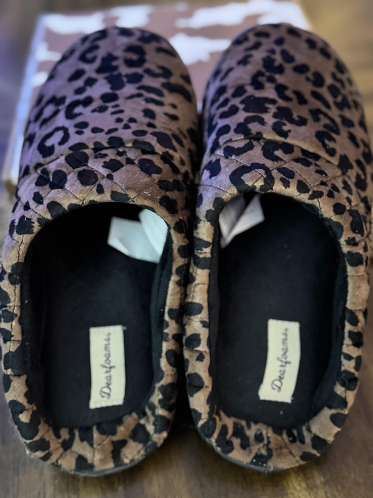 Dearfoams Women's Lightweight Memory Foam Indoor House Slipper Darcy Velour Clog with Wide Widths customer photo 2