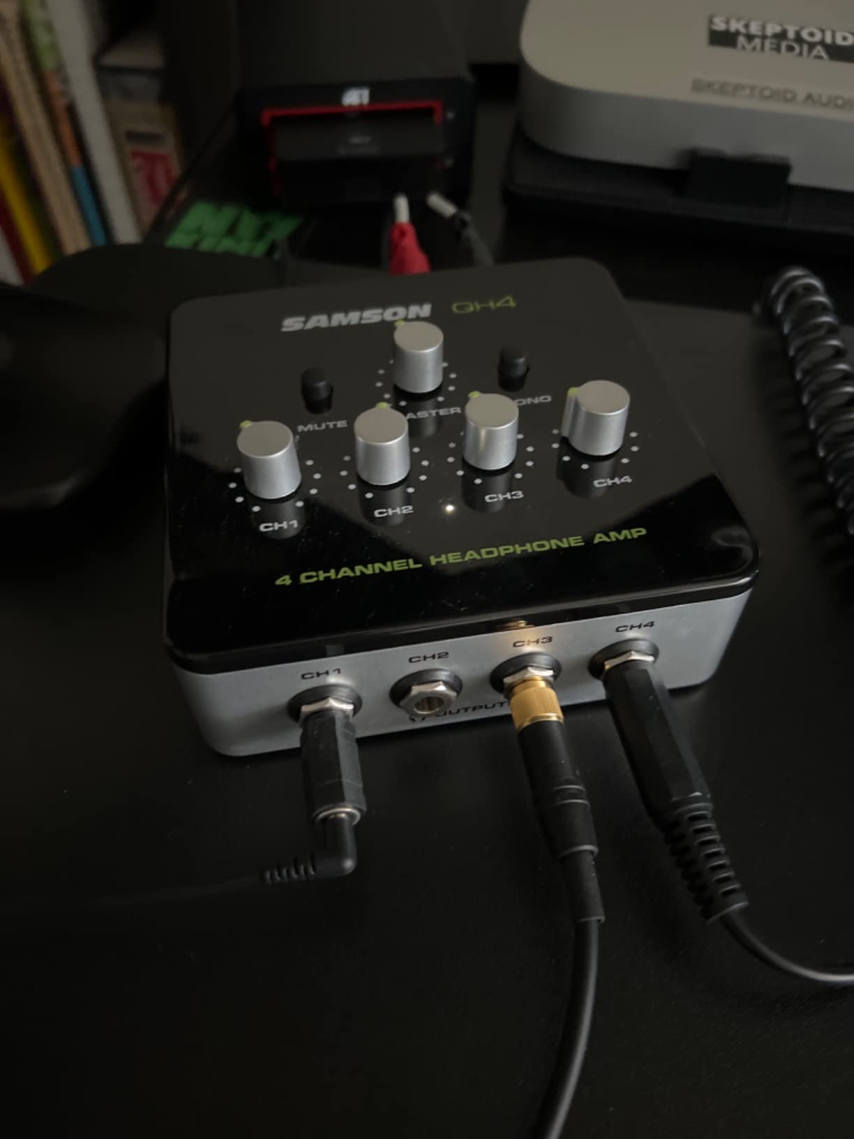 Samson QH4 4-Channel Headphone Amplifier customer photo 1