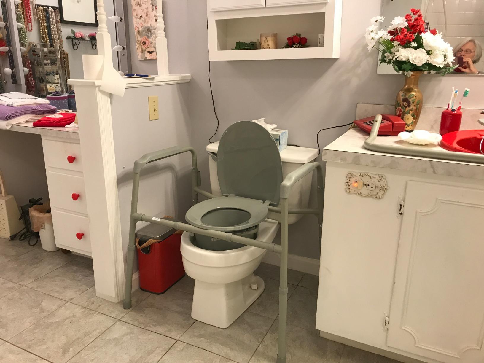Vive Bariatric Bedside 3-in-1 Commode 500 lb Capacity - Portable Folding customer photo 2