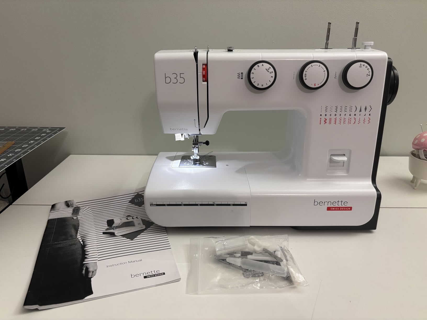Bernette B35 Sewing Machine Swiss Design with 23 Stitches, 7 Presser Feet, Automatic Buttonhole, Quilting, Heavy-Duty Build, LED Light, Portable customer photo 2