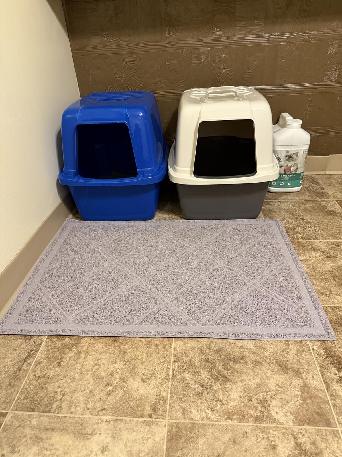 Amazon Basics Less-Mess Litter Trapping Cat Litter Box Mat, Soft on Kitty Paws, Waterproof, Scatter Control, 24