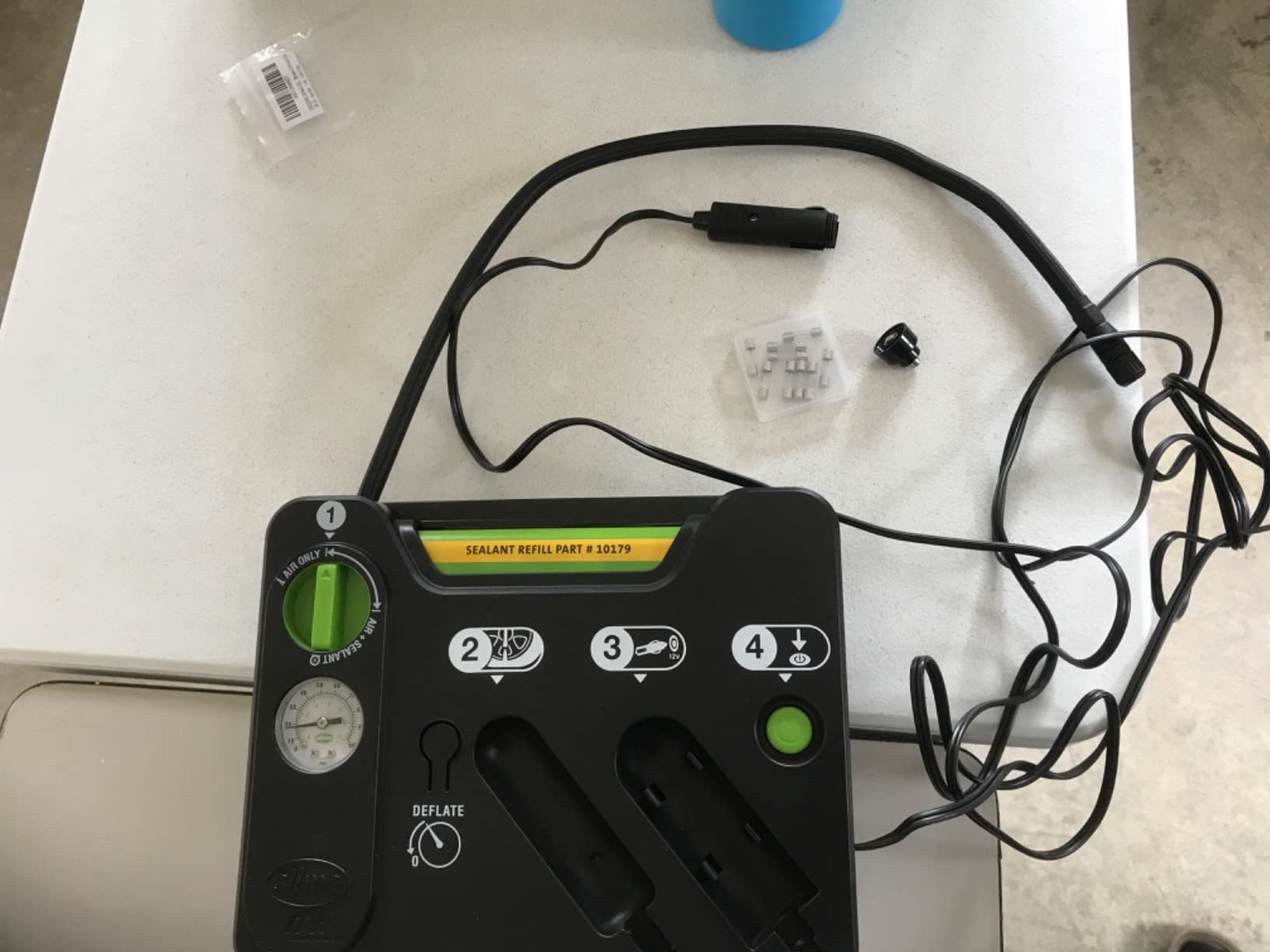 Slime 50122 Flat Tire Puncture Emergency Kit, Includes Sealant and Tire Inflator Pump, Analog, Suitable for Cars and Other Highway Vehicles, 10 Min Fix customer photo 2