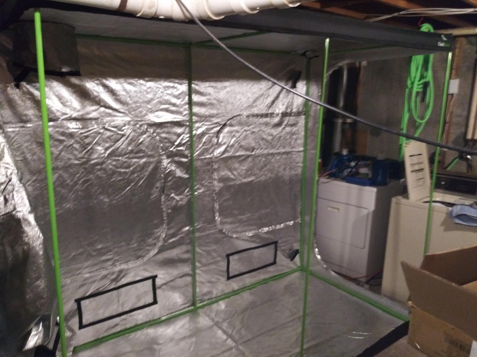 Grow Tent, 2x2 Feet Mylar Hydroponic Grow Tent with Obeservation Window and Floor Tray for Indoor Gardening Plant Growing (24