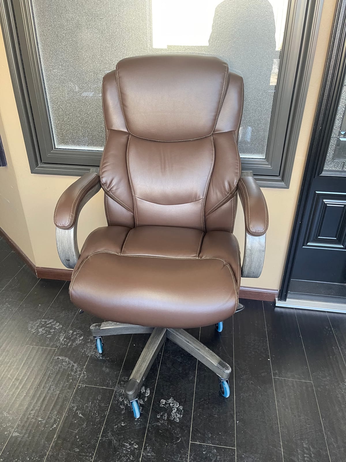 La-Z-Boy Big and Tall Executive Office Chair Lumbar Support, Leather Chair customer photo 2