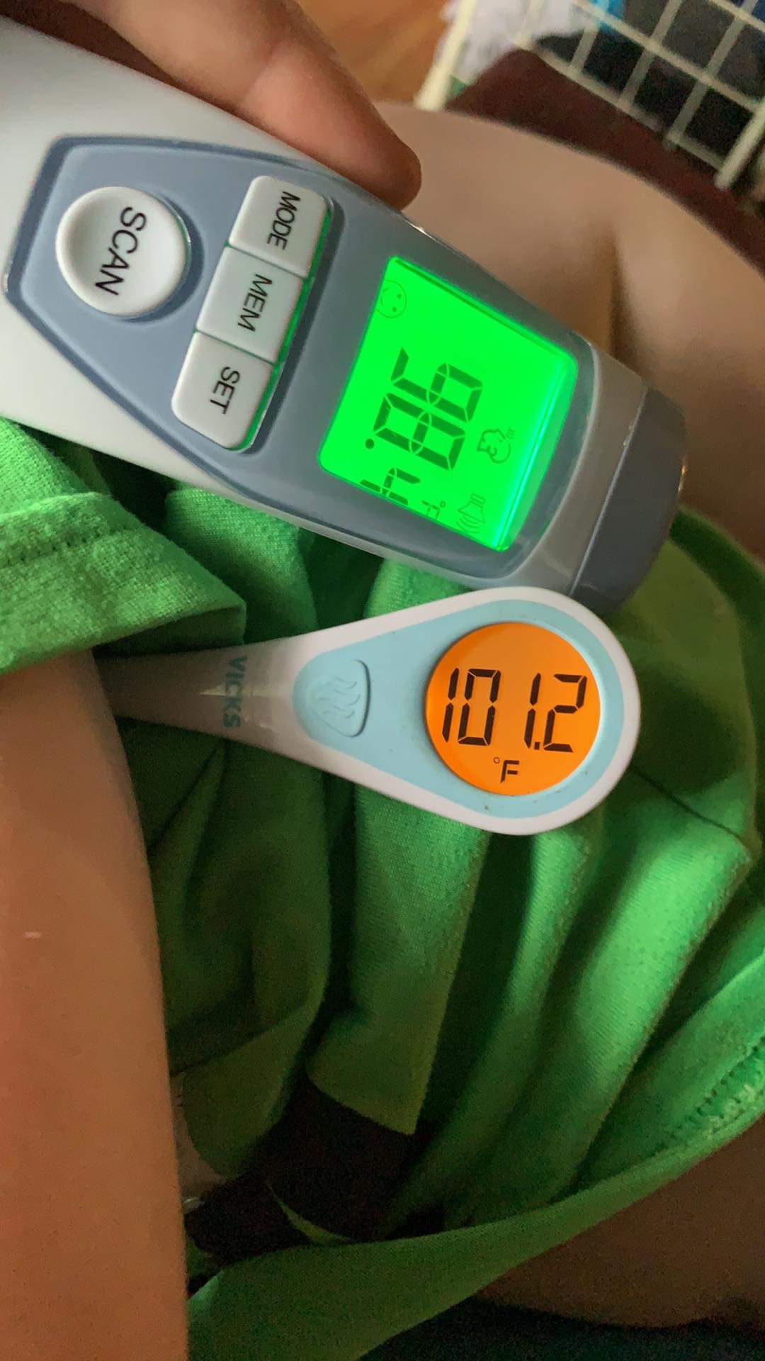 Medical Grade No-Touch Forehead Thermometer customer photo 2