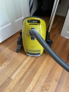 Miele Complete C3 Calima Bagged Canister Vacuum Cleaner with Turbobrush floorhead, Suitable for Low-Medium Pile Carpet and Hard Floors, in Curry Yellow customer photo 1
