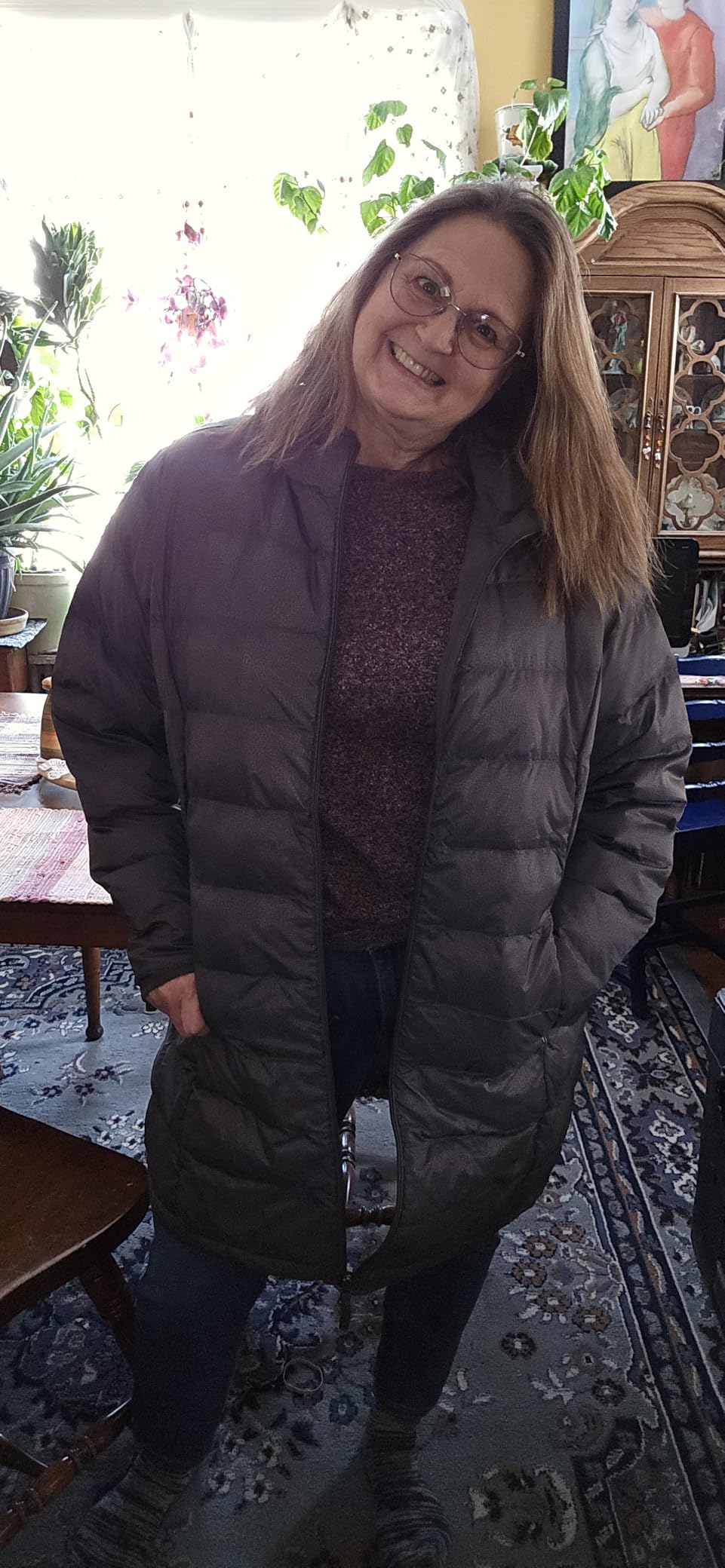 Amazon Essentials Women's Lightweight Water-Resistant Packable Hooded Puffer Coat customer photo 1