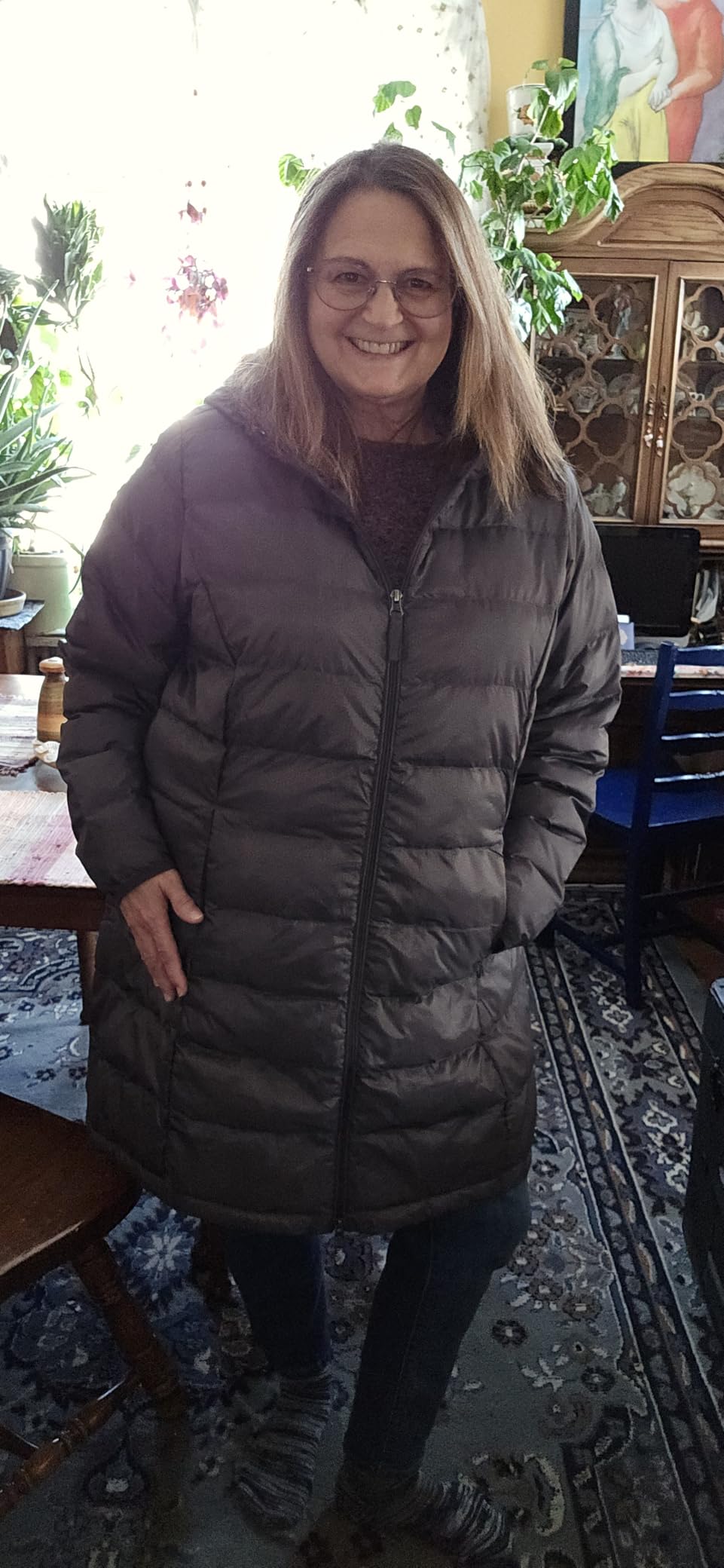 Amazon Essentials Women's Lightweight Water-Resistant Packable Hooded Puffer Coat customer photo 2