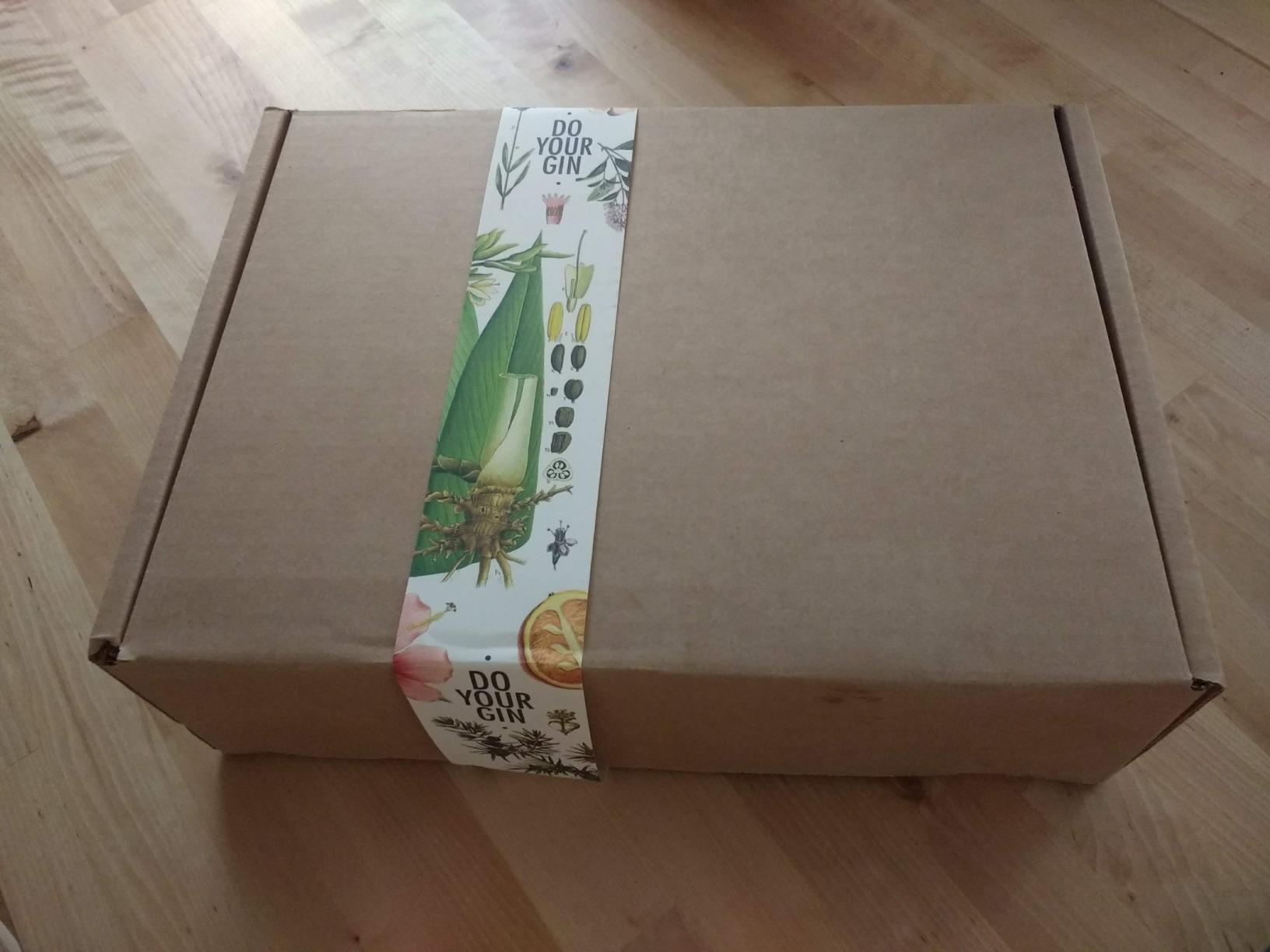 DO YOUR GIN | DIY Gin Making Kit with 12 Botanicals, Bottles & Recipes | Cocktail Making Kit | Gifts for Gin Lovers, Men & Women | Birthday, Father's Day & Christmas customer photo 2