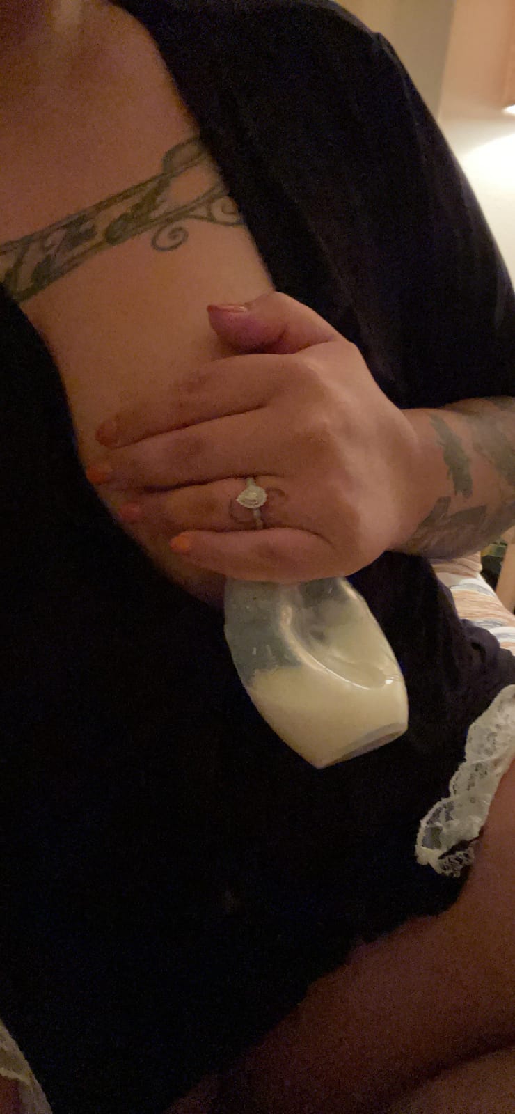 Bumblebee Manual Breast Pump with Breastfeeding Milk Saver Stopper & Lid in Gift Box Food Grade Silicone BPA PVC and Phthalate Free 3.04oz/90ml customer photo 1