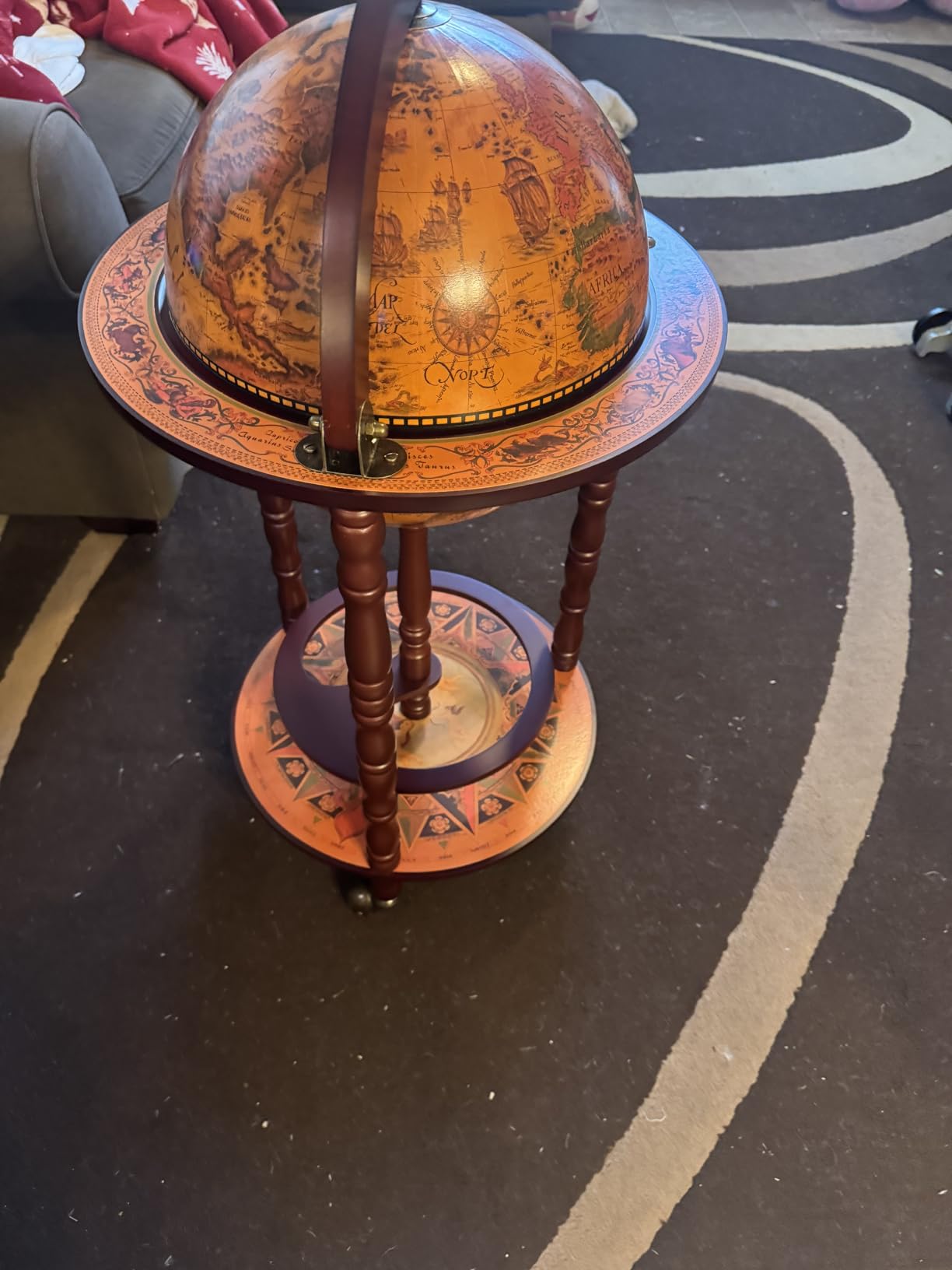 Goplus Globe Bar, 17.5” Globe Bar Liquor Cabinet with Wheels, Bottom Shelf, Old World Map, 16th Century Italian Replica Bar Globe, Retro Wine Stand, Globe Bar Cart for Dining Room Living Room Home customer photo 1