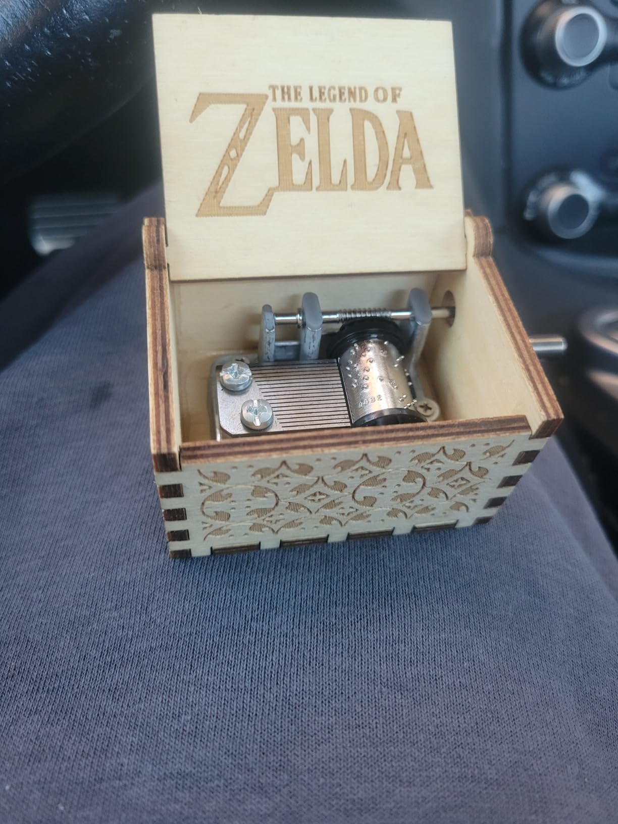 Youtang Amelie Music Box Hand Crank Musical Box Carved Wooden,Play The Theme Song of Amelie,Blue customer photo 2