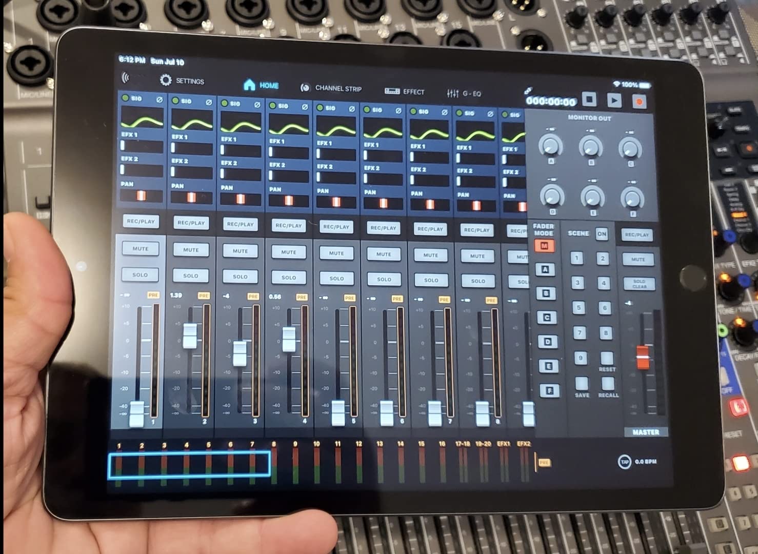 Zoom LiveTrak L-20 Mixer/Recorder for Musicians & Podcasters customer photo 2
