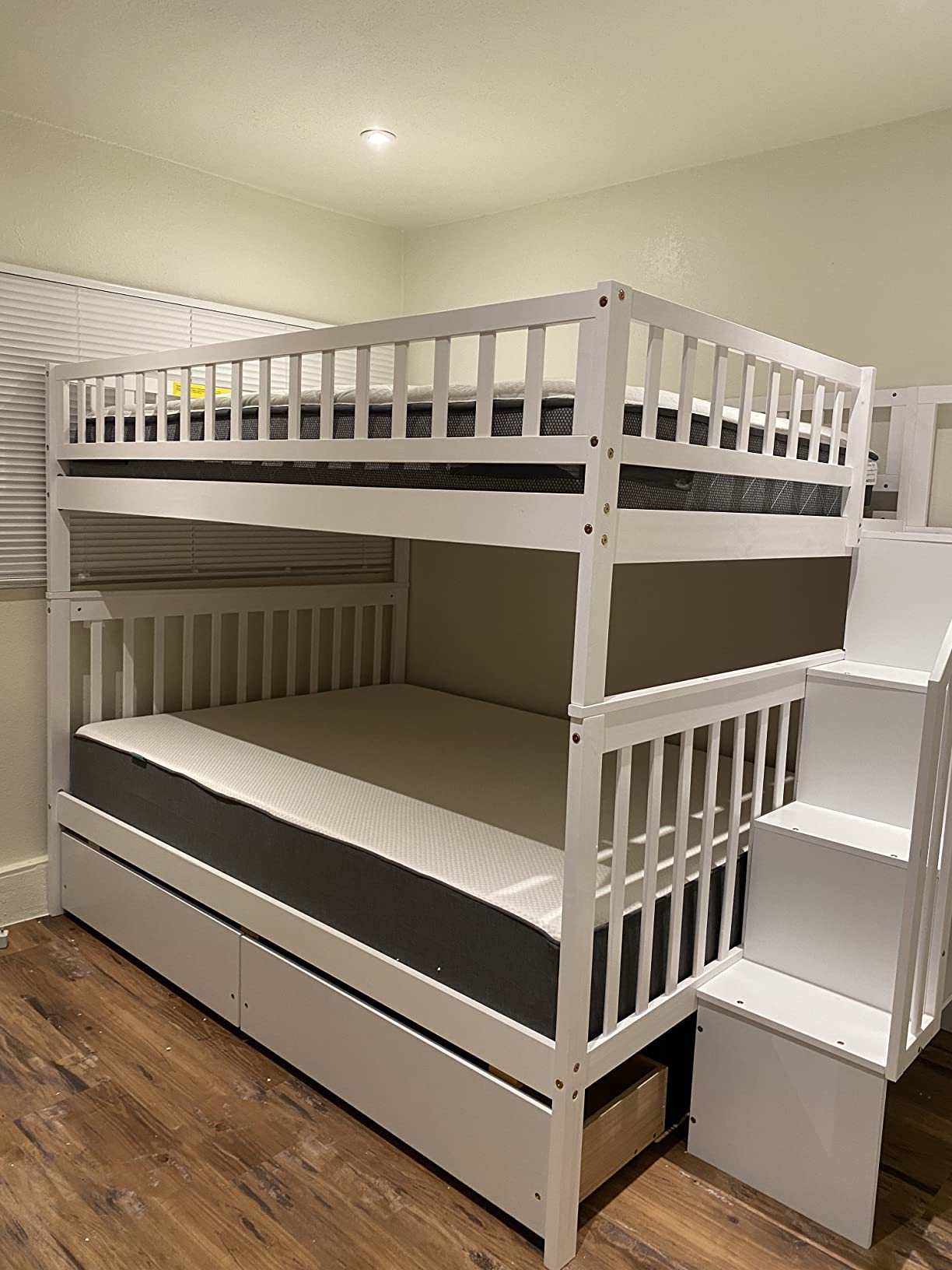 Sure2Sleep Monterey Queen Size 10-inch Med Firm Mattress. Fiberglass Free. Made in USA. Breathable HyPUR-Gel Sleeps Cool. CertiPUR-US customer photo 1
