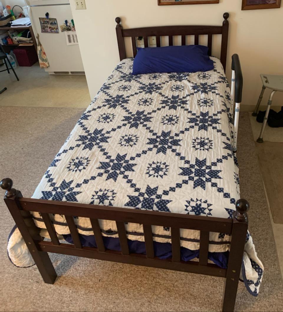 Sure2Sleep Monterey Queen Size 10-inch Med Firm Mattress. Fiberglass Free. Made in USA. Breathable HyPUR-Gel Sleeps Cool. CertiPUR-US customer photo 2