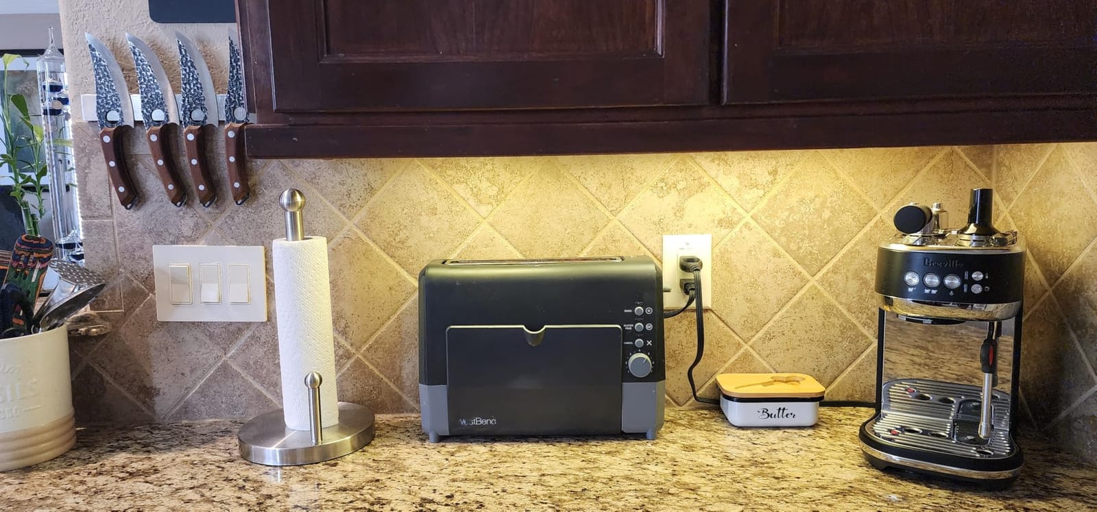West Bend QuikServe Toaster, 2-Slice Wide-Slot Slide-Through Bread Toaster with Bagel and Gluten-Free Settings and Cool-Touch Exterior Fast Toasting, Includes Removable Serving Tray, 1400-Watts, Black customer photo 2