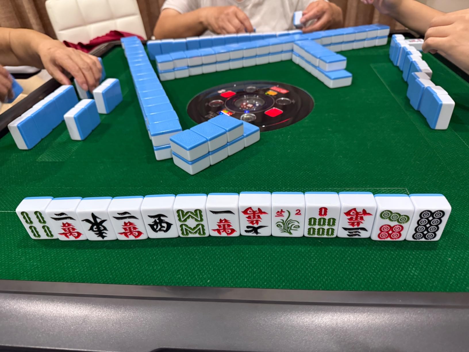 USA MJ TABLE 44 mm X-Large Tiles Automatic Mahjong 4 Legs Dining / Game Table, Chinese Style, Comes 2 Sets of Magnetic Tiles (Blue & Green) & One Year Warranty ( Not for 152 tiles American mahjong ) customer photo 1