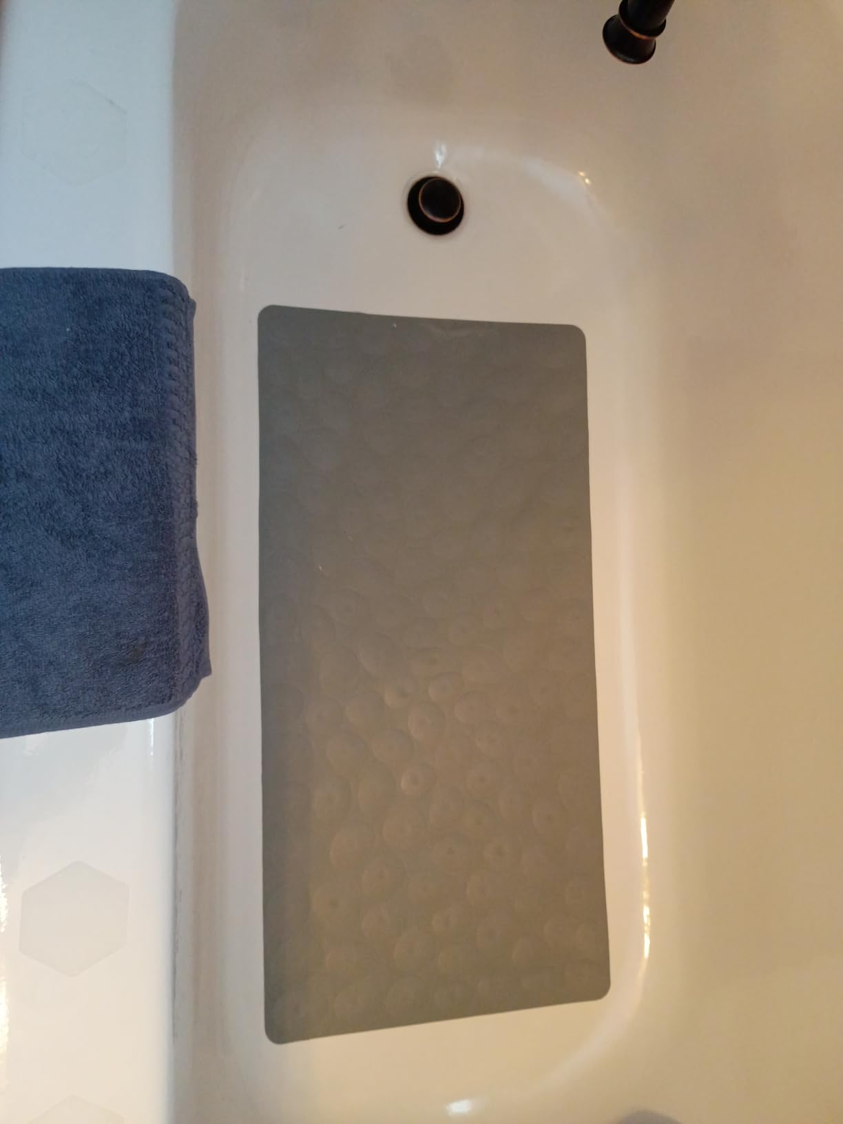 Non-Slip Bathtub Mat OTHWAY Soft Rubber Bathroom Bathmat with Strong Suction Cups (Grey) customer photo 2